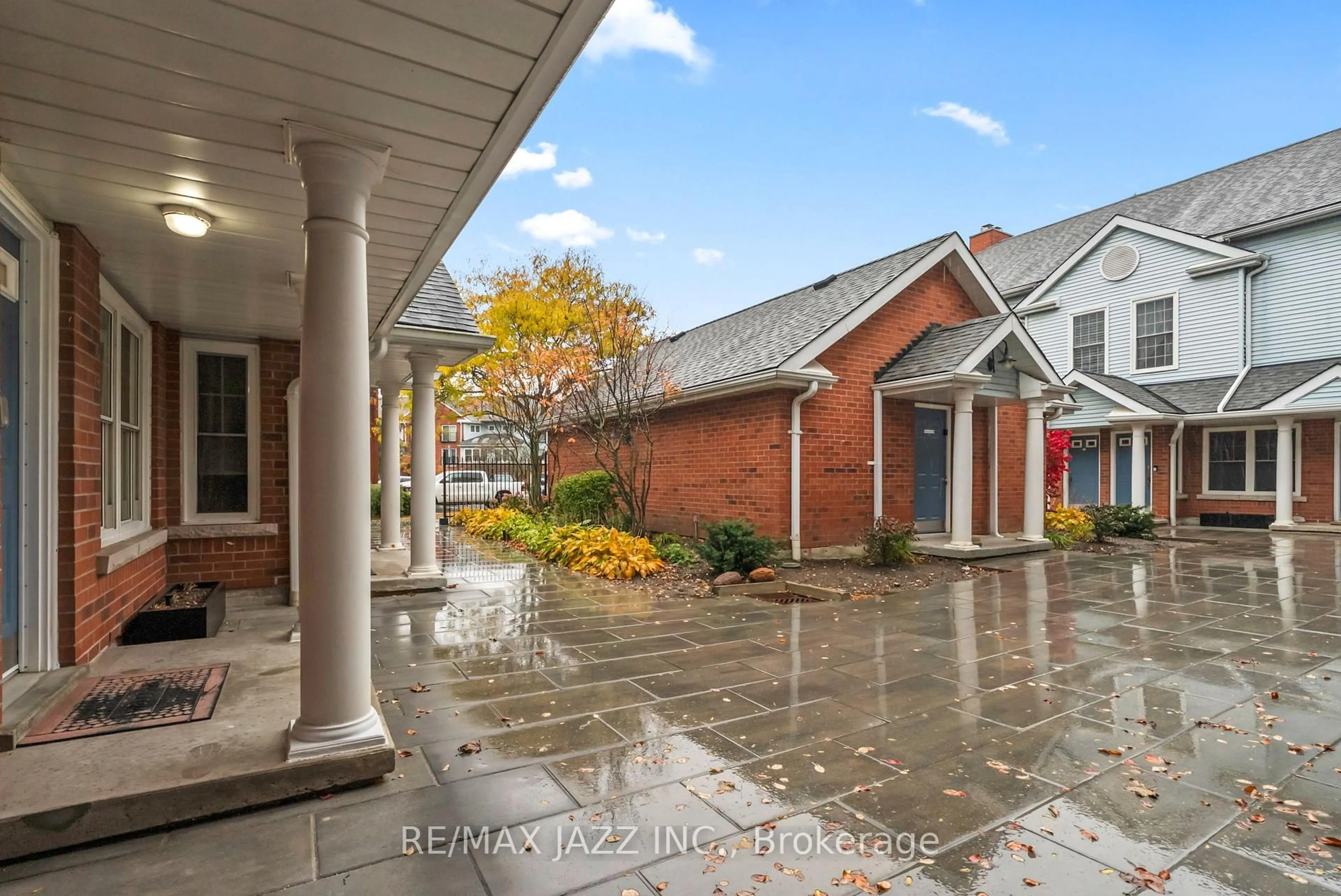 Patio, street for 1667 Nash Rd #F15, Clarington Ontario L1E 1S8