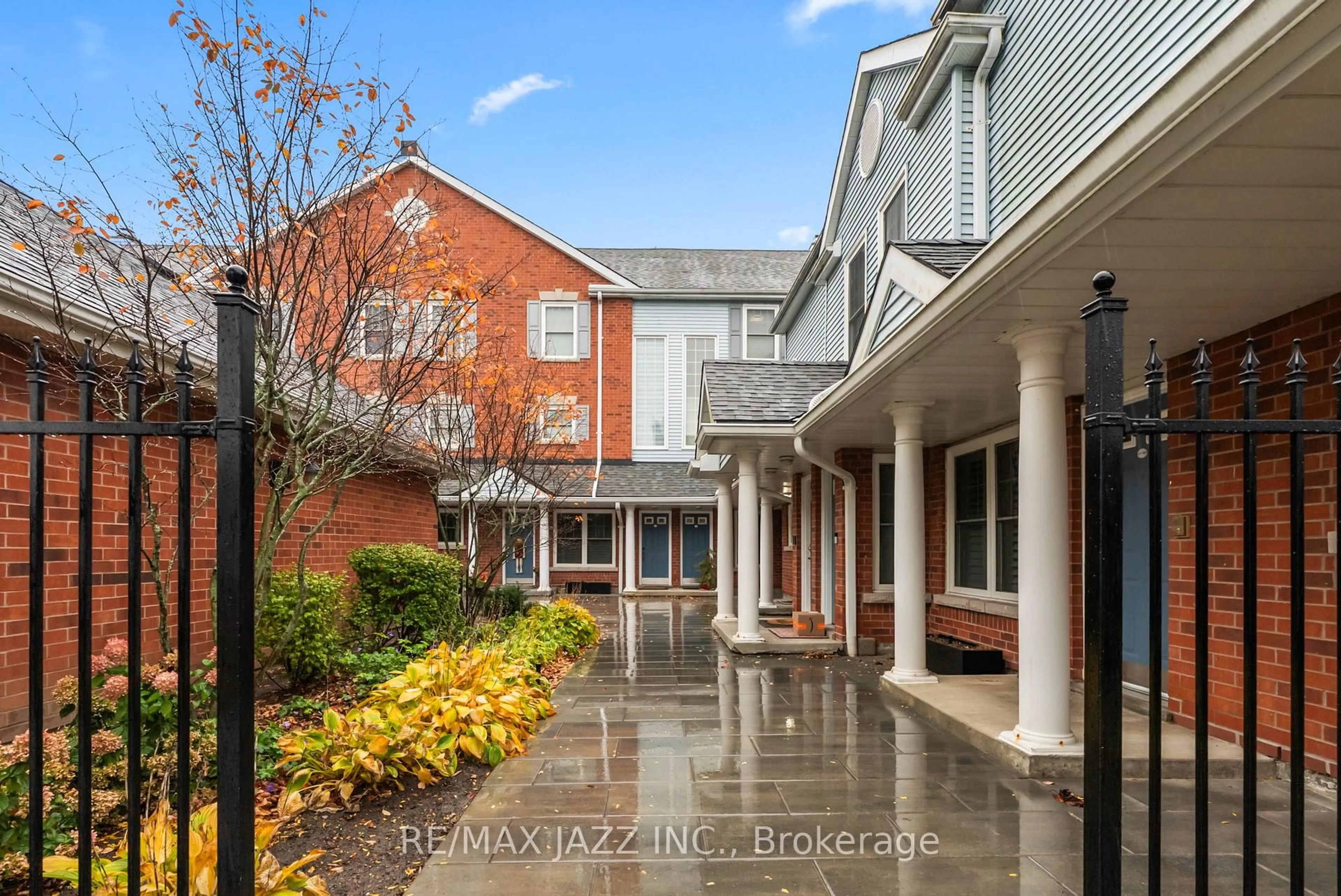 A pic from outside/outdoor area/front of a property/back of a property/a pic from drone, building for 1667 Nash Rd #F15, Clarington Ontario L1E 1S8