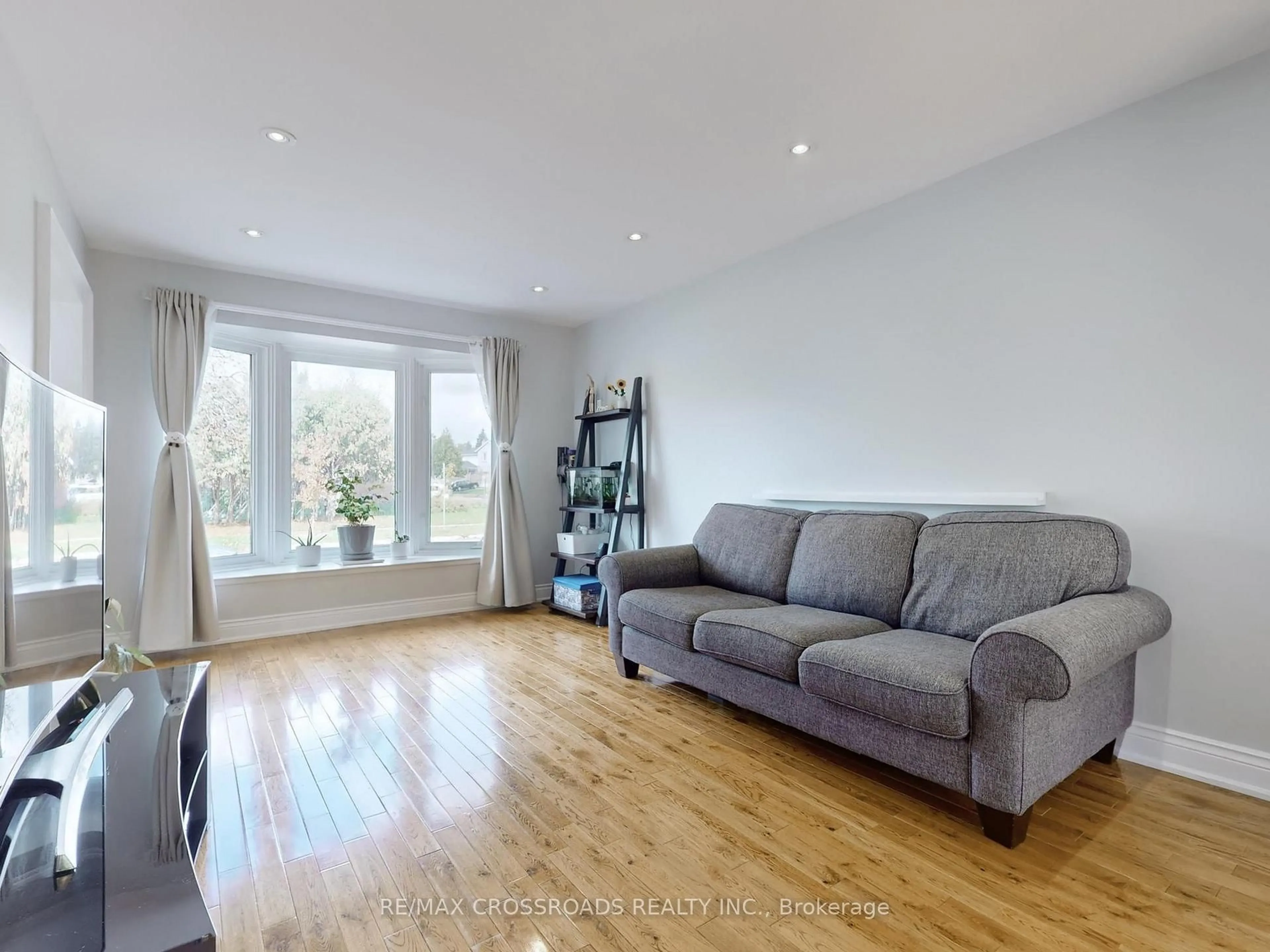 Living room with furniture, wood/laminate floor for 49 King Louis Cres, Toronto Ontario M1T 2X1