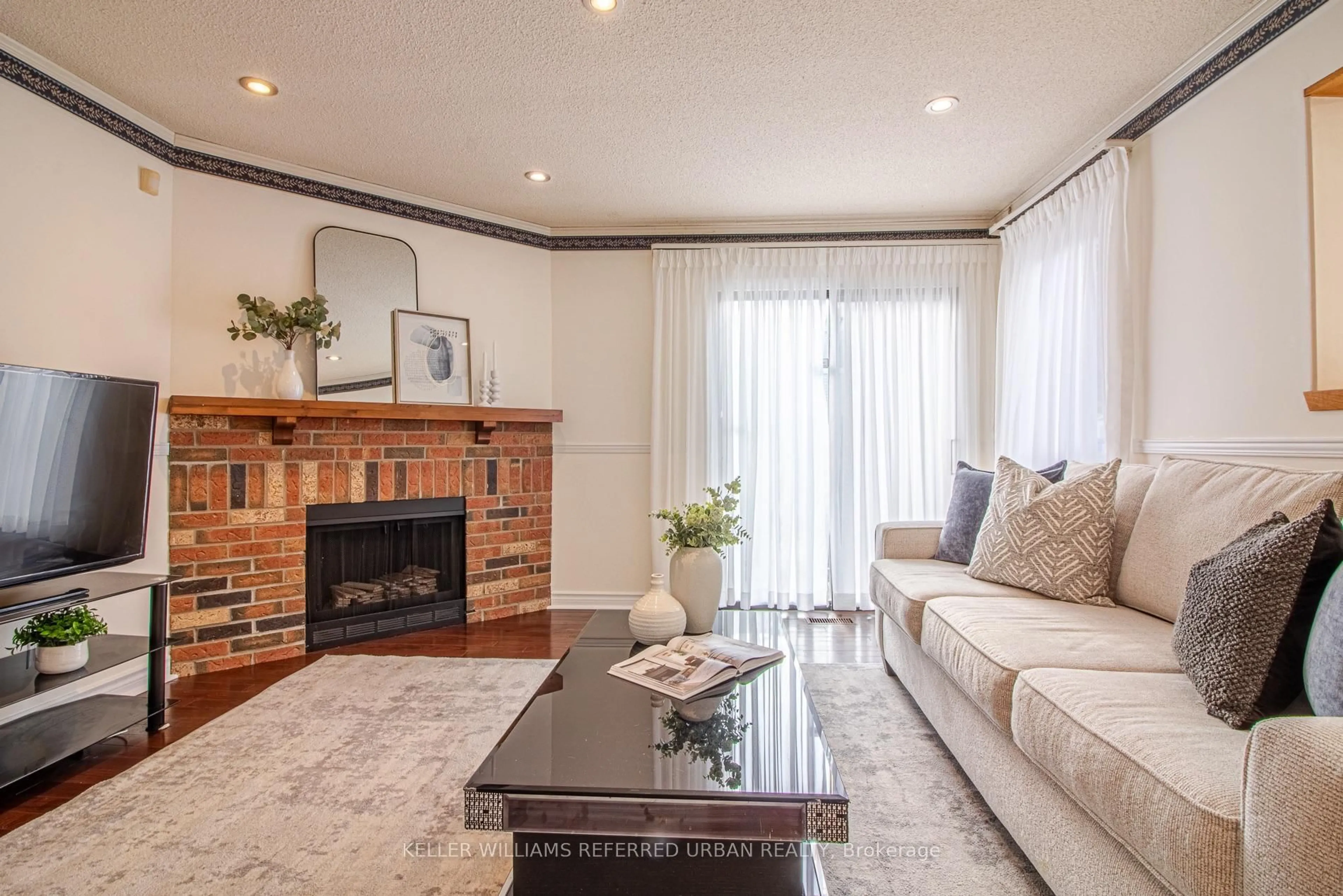 Living room with furniture, unknown for 63 Holmbush Cres, Toronto Ontario M1V 2Y8