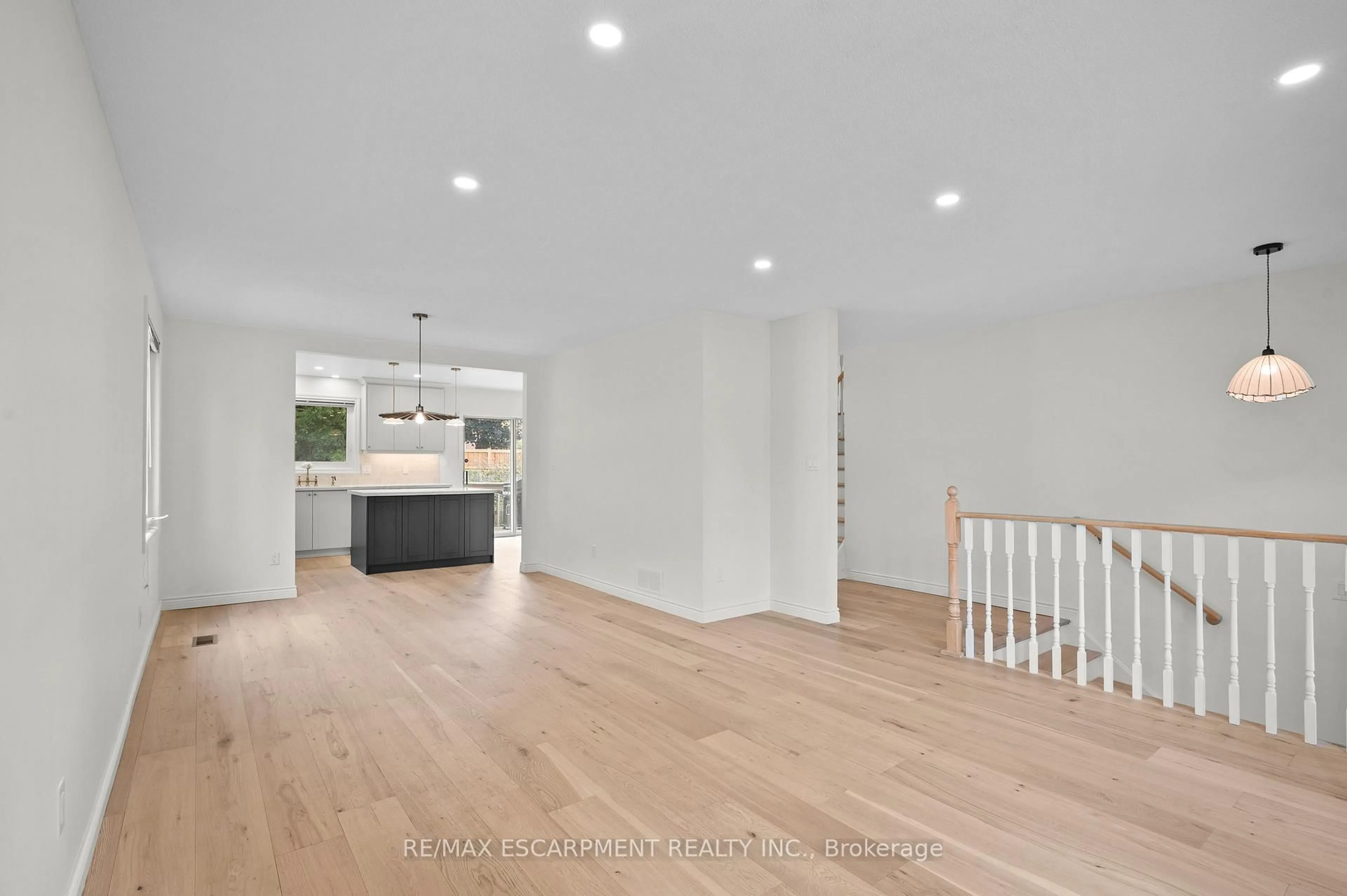 Unknown for 31 Inglewood Pl, Whitby Ontario L1N 8Z9