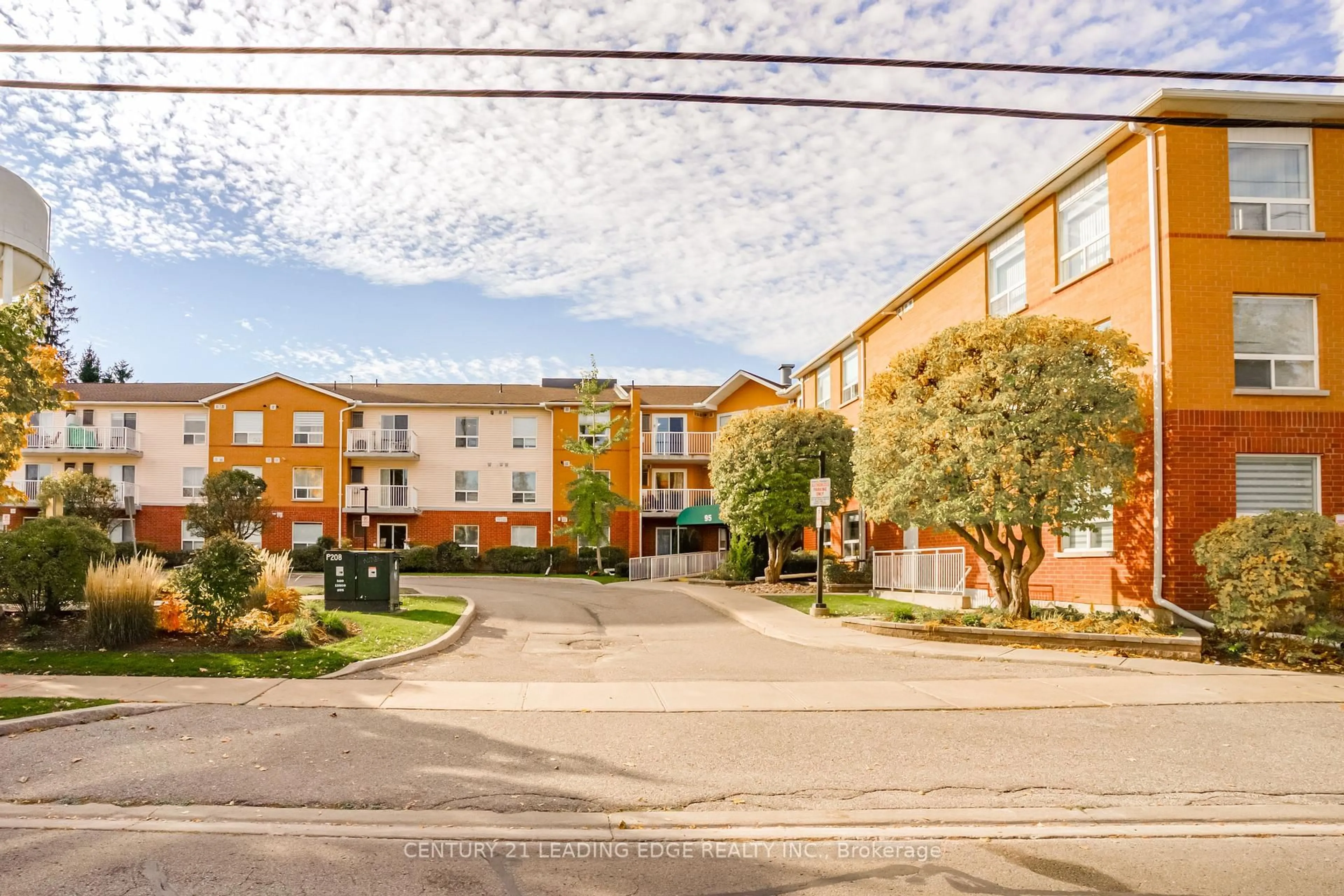 Patio, street for 95 Wellington St #301, Clarington Ontario M5H 1J8