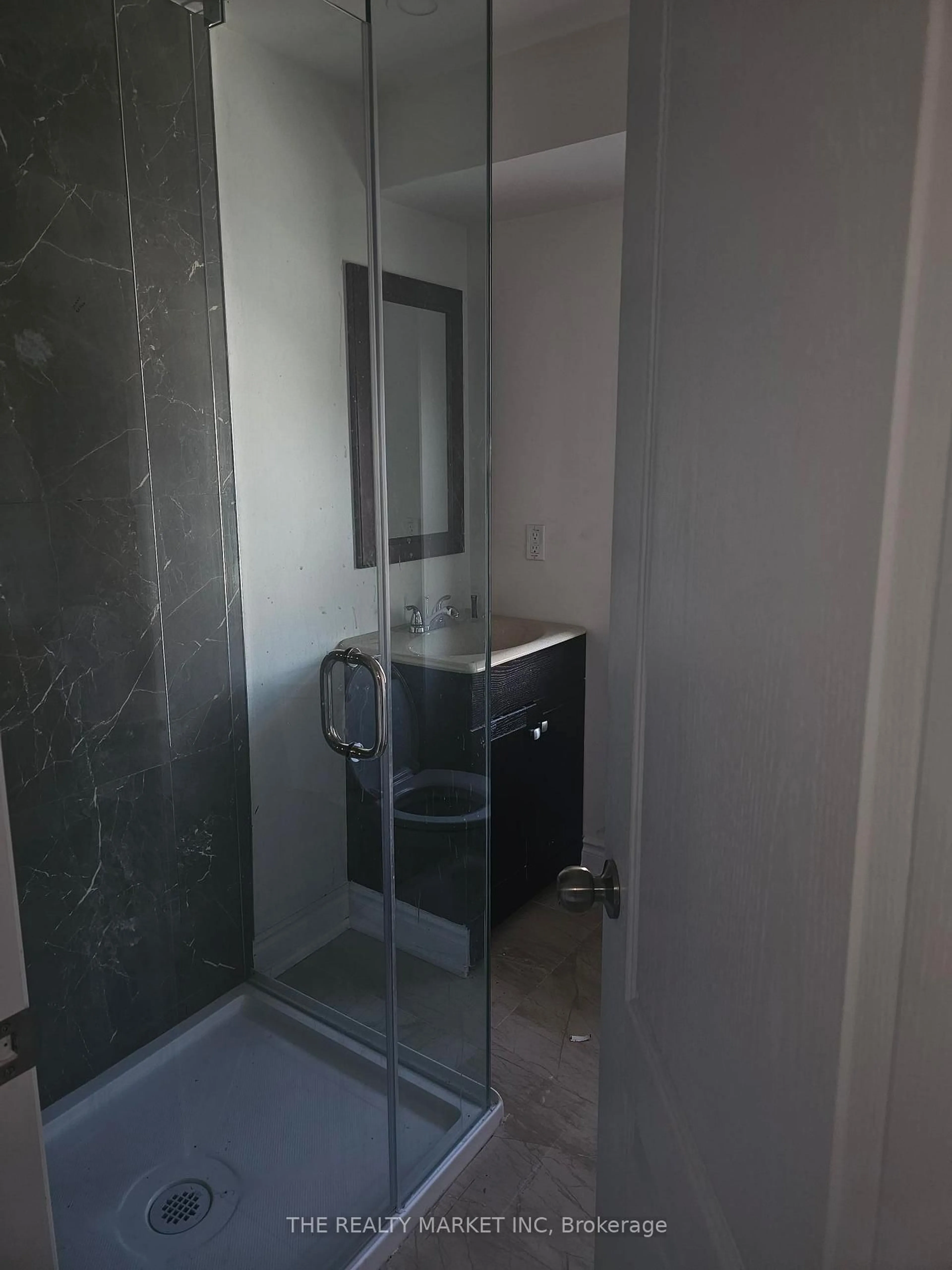 A pic of a room for 58 Kenneth Ave, Oshawa Ontario L1G 5N2