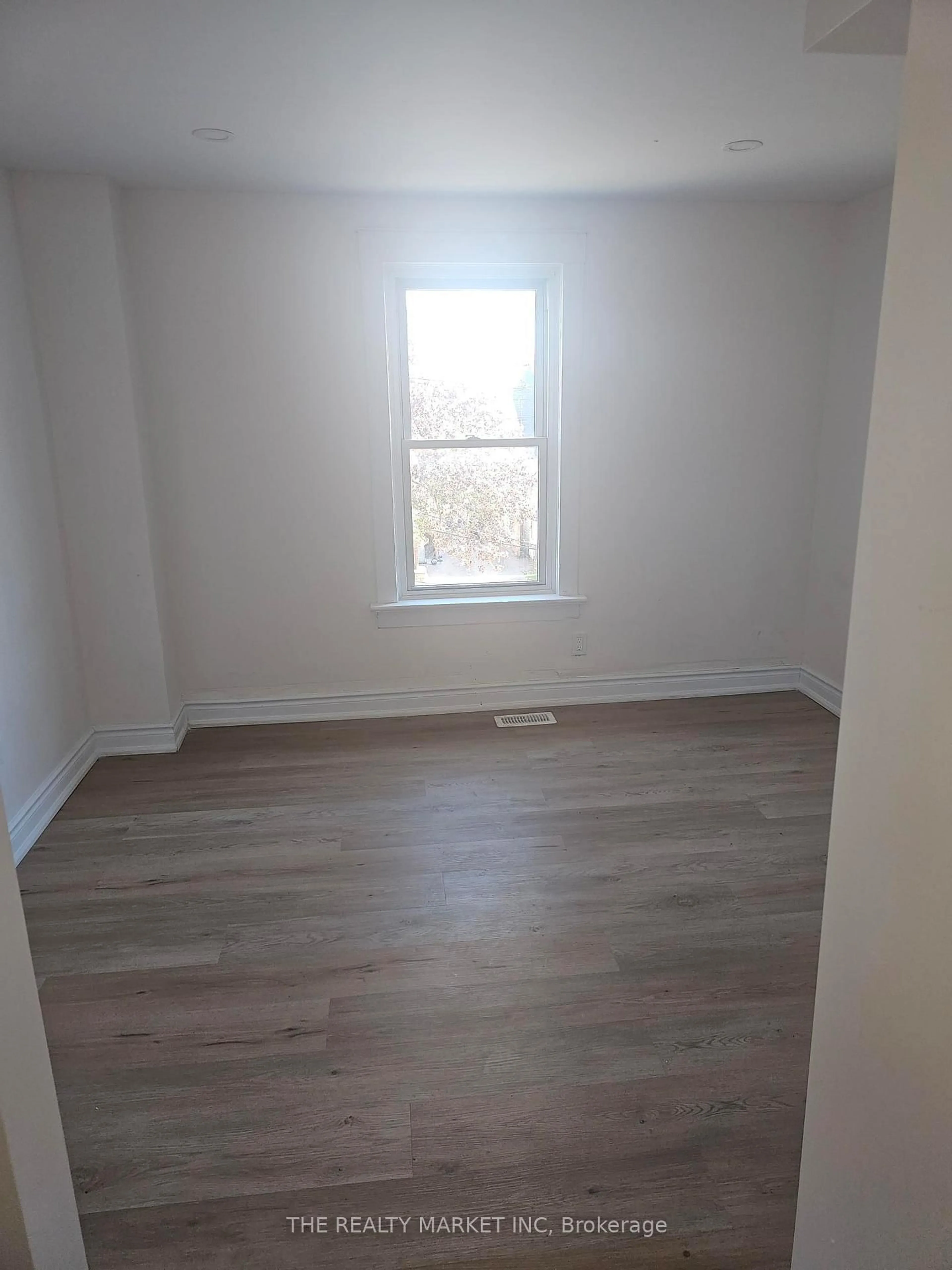 A pic of a room for 58 Kenneth Ave, Oshawa Ontario L1G 5N2