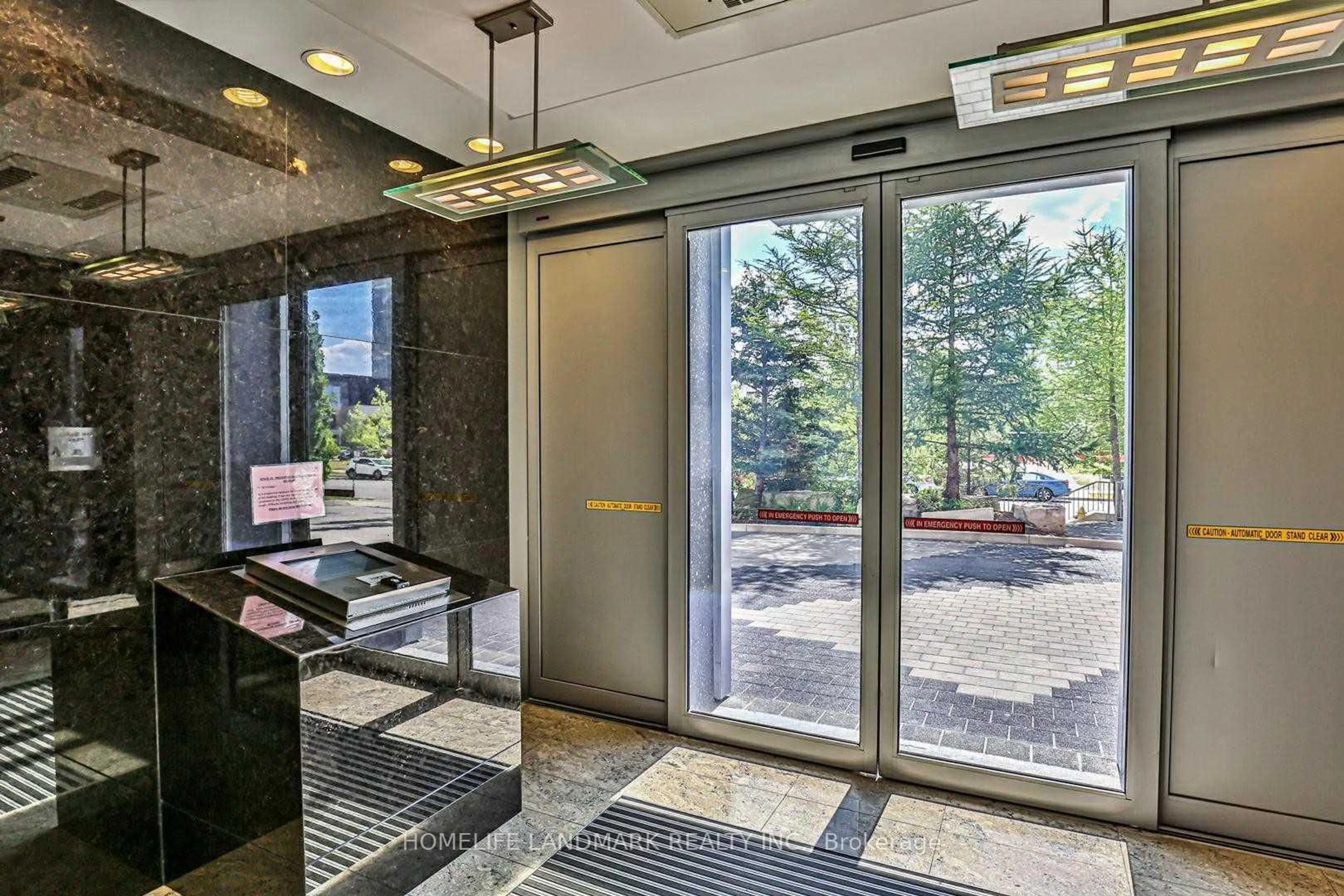 Indoor foyer for 181 Village Green Sq #1714, Toronto Ontario M1S 0K6
