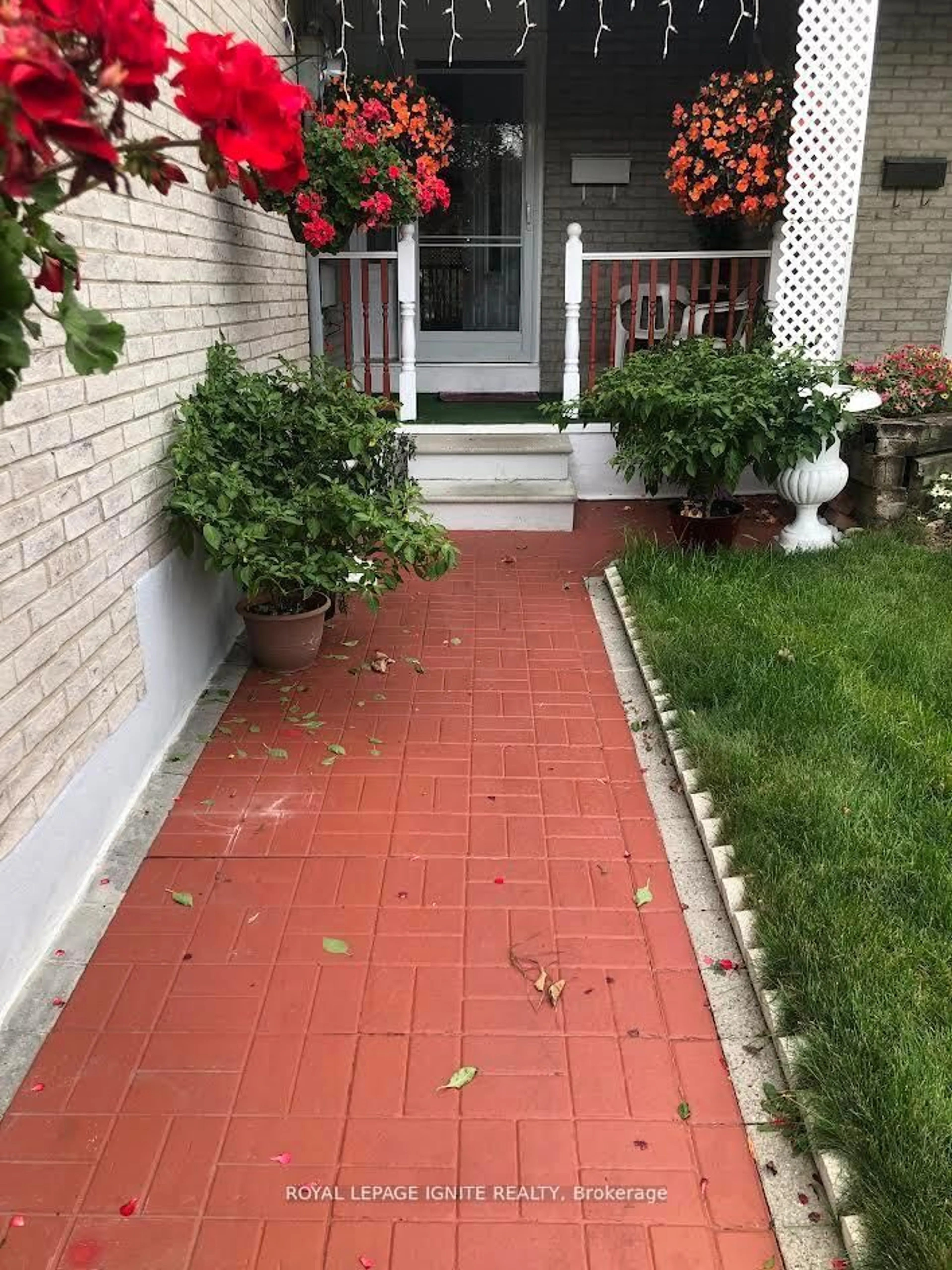 Patio, street for 36 Goskin Crt, Toronto Ontario M1B 1J3