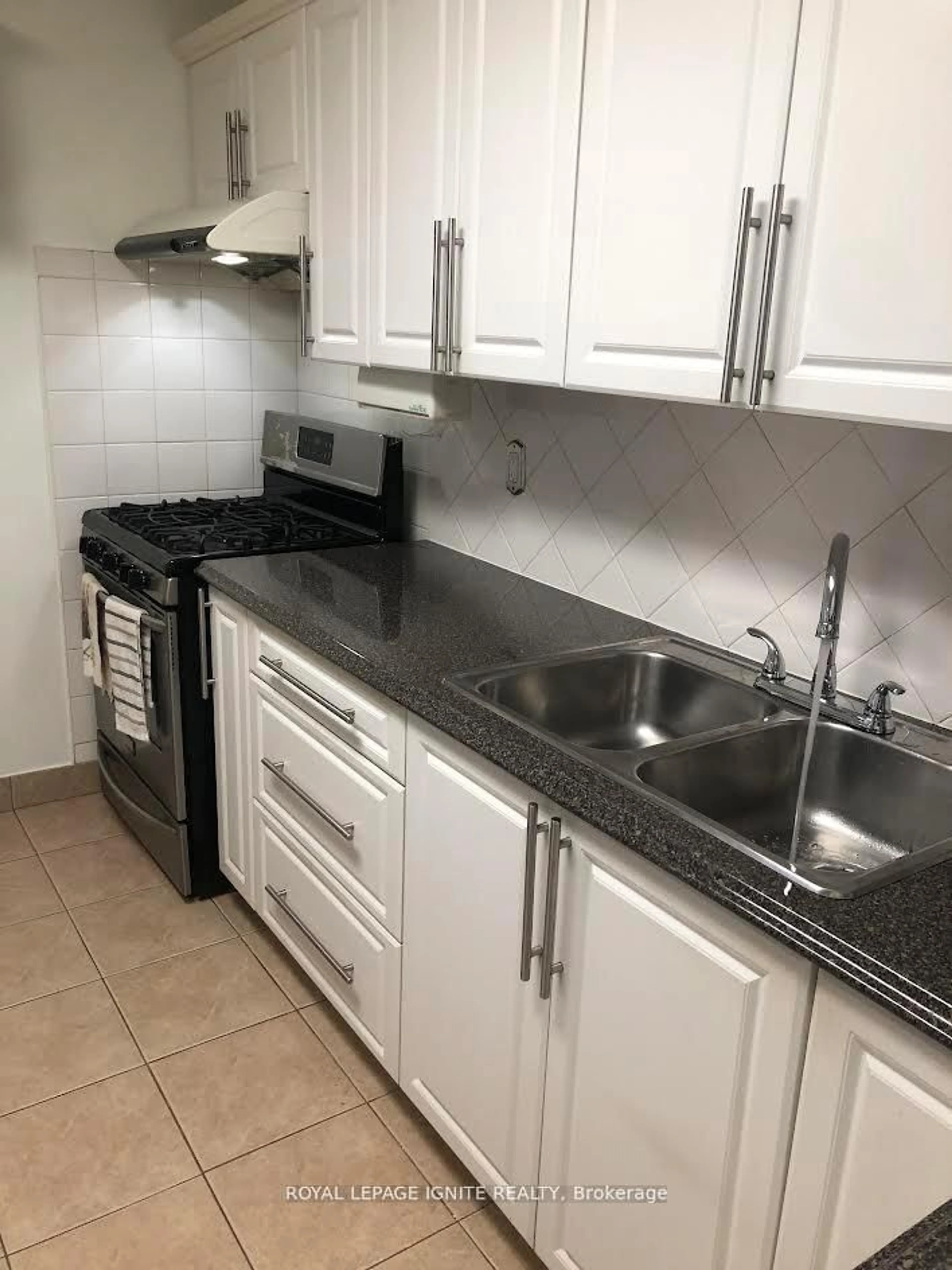 Standard kitchen, ceramic/tile floor for 36 Goskin Crt, Toronto Ontario M1B 1J3