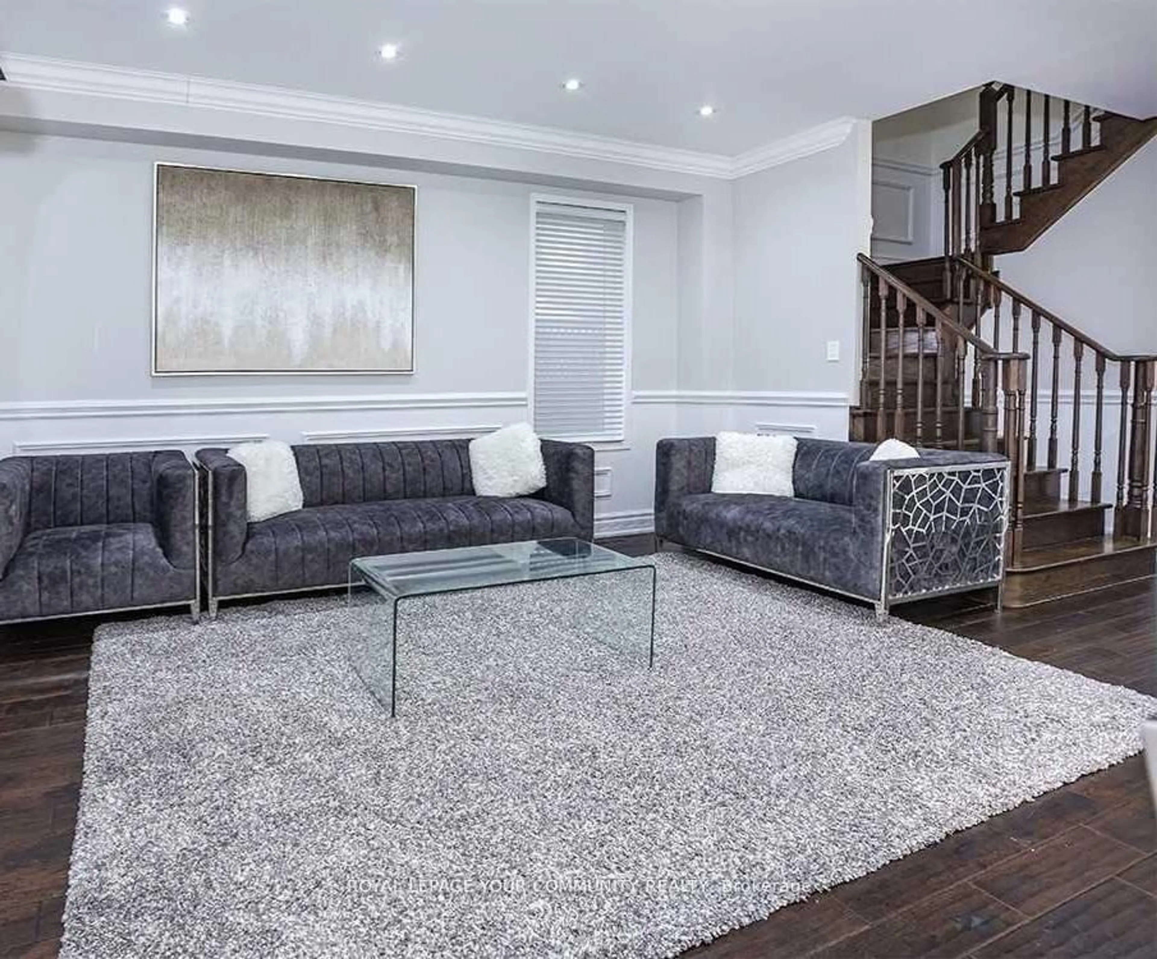 Living room with furniture, carpet floor for 186 cosgrove Dr, Oshawa Ontario L1L 0K5