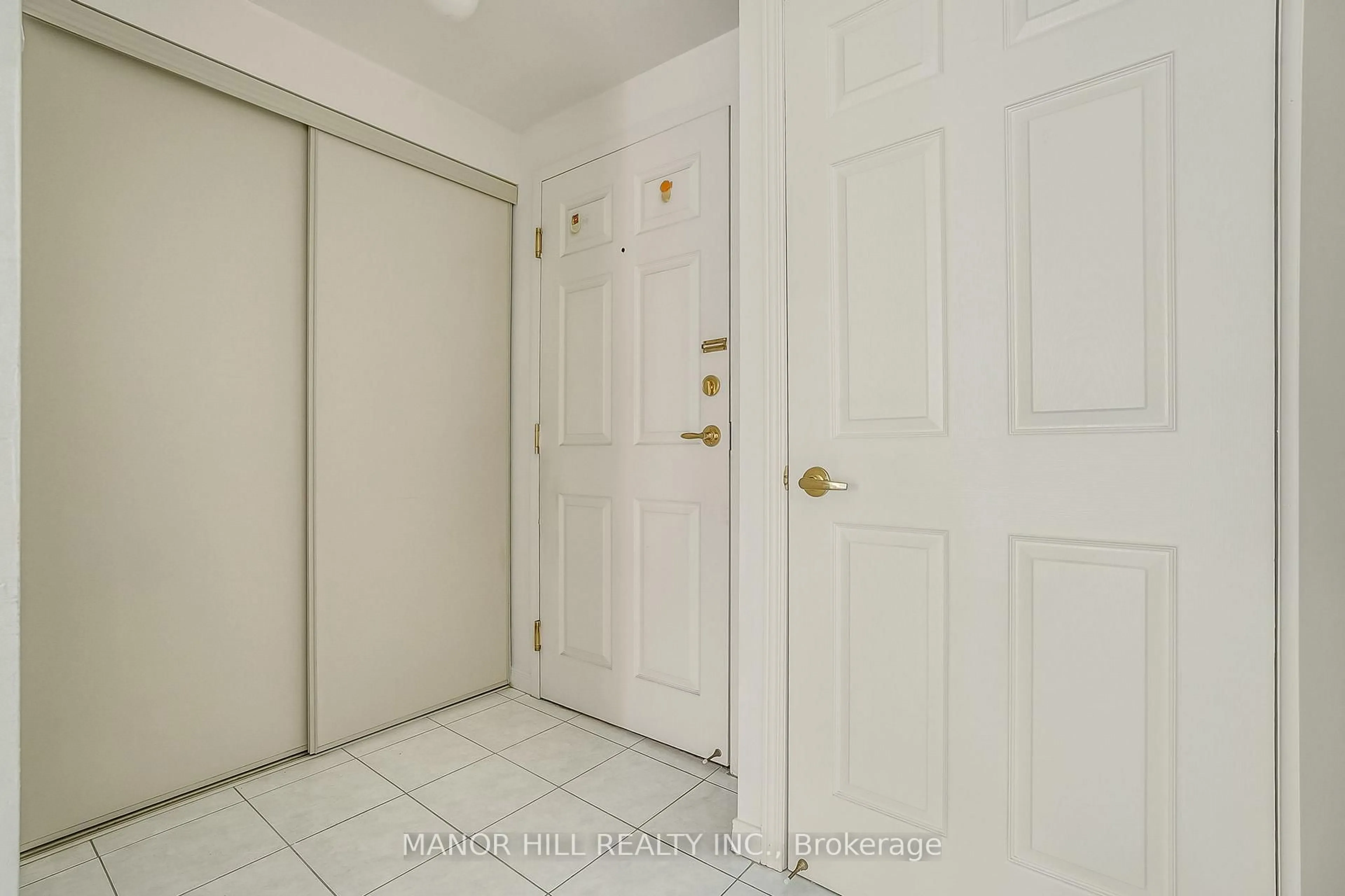 Indoor entryway for 2351 Kennedy Rd #301, Toronto Ontario M1T 3G9