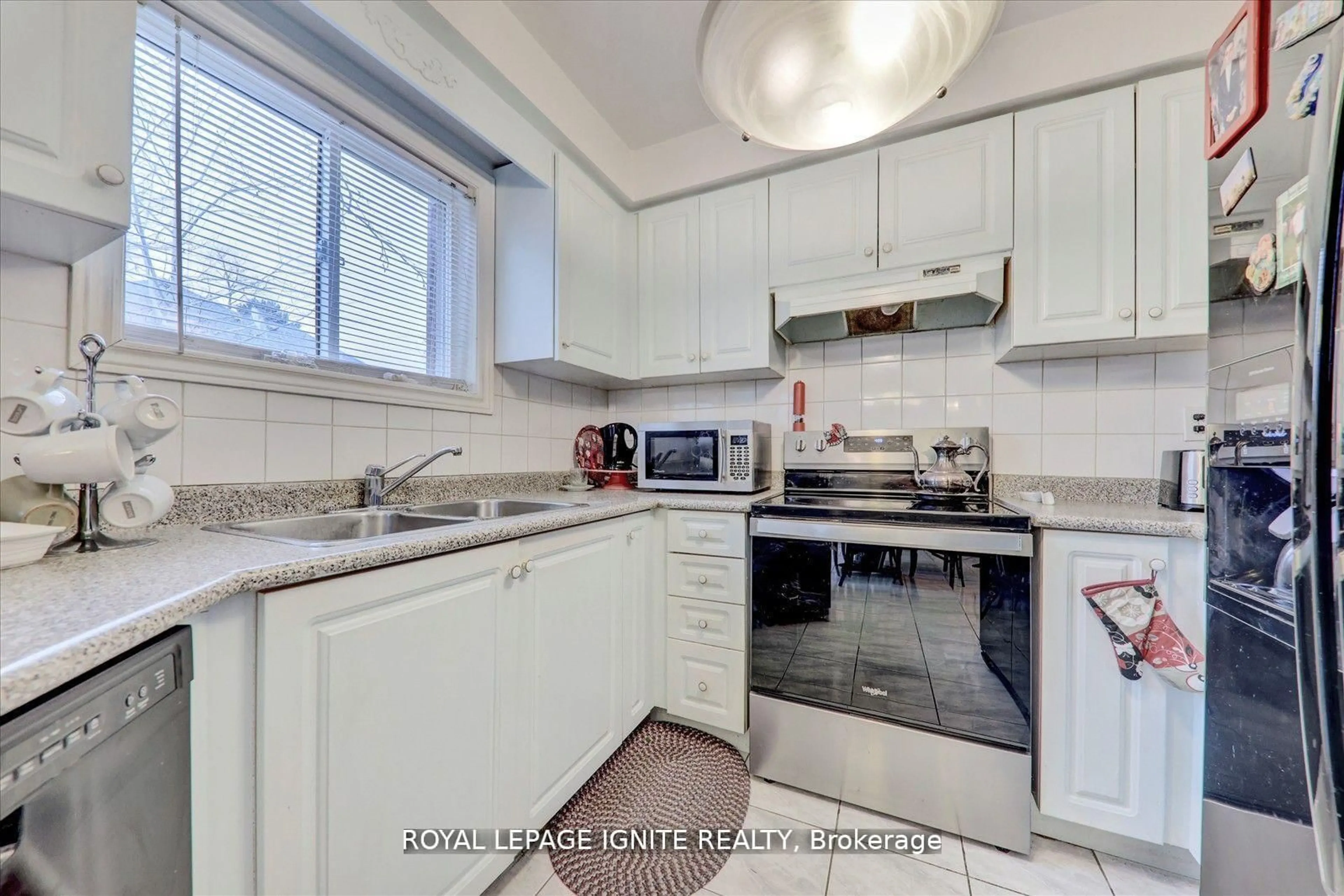 Standard kitchen, unknown for 38 Rodda Blvd, Toronto Ontario M1E 2Z6