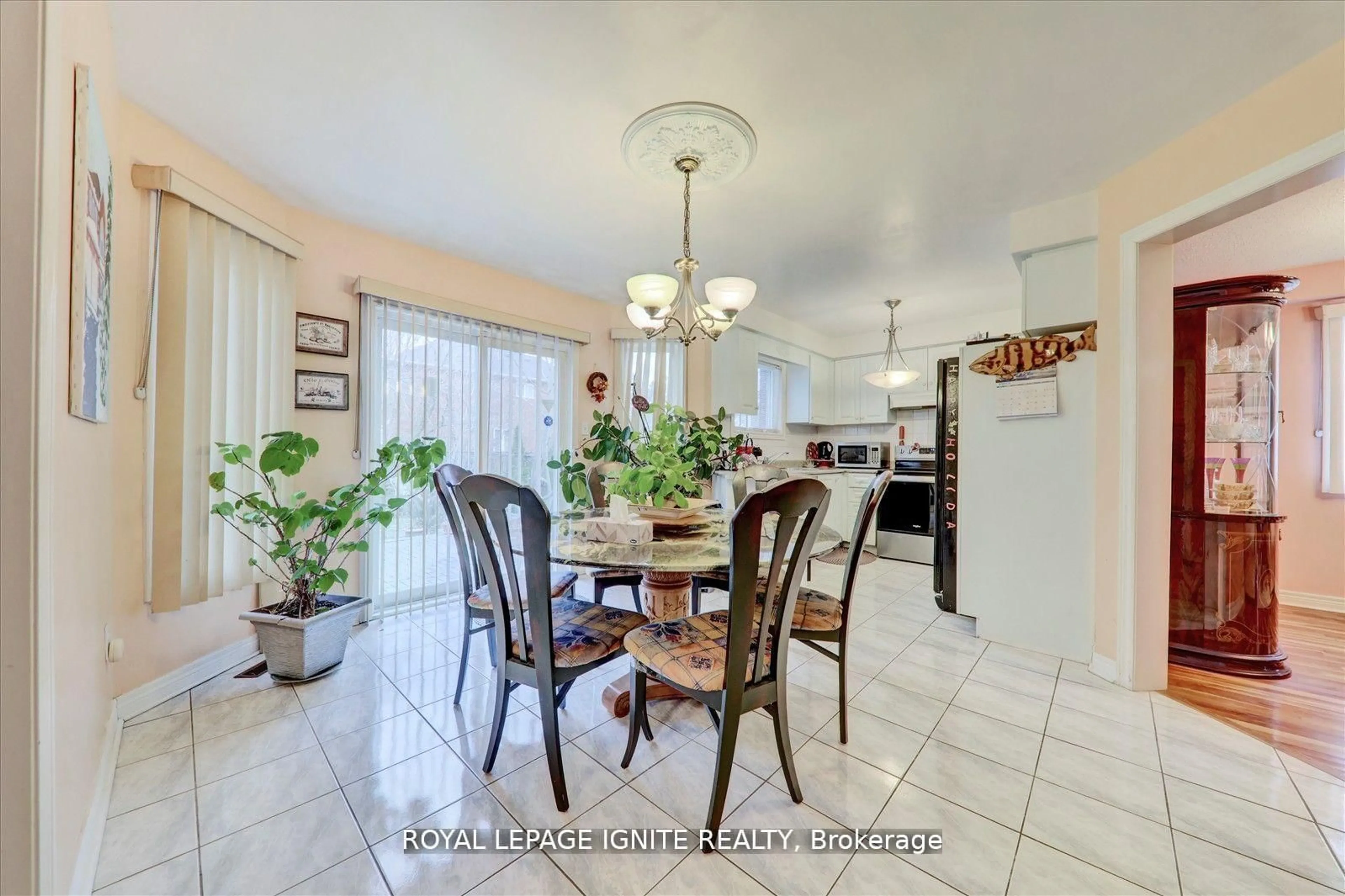 Dining room, ceramic/tile floor for 38 Rodda Blvd, Toronto Ontario M1E 2Z6