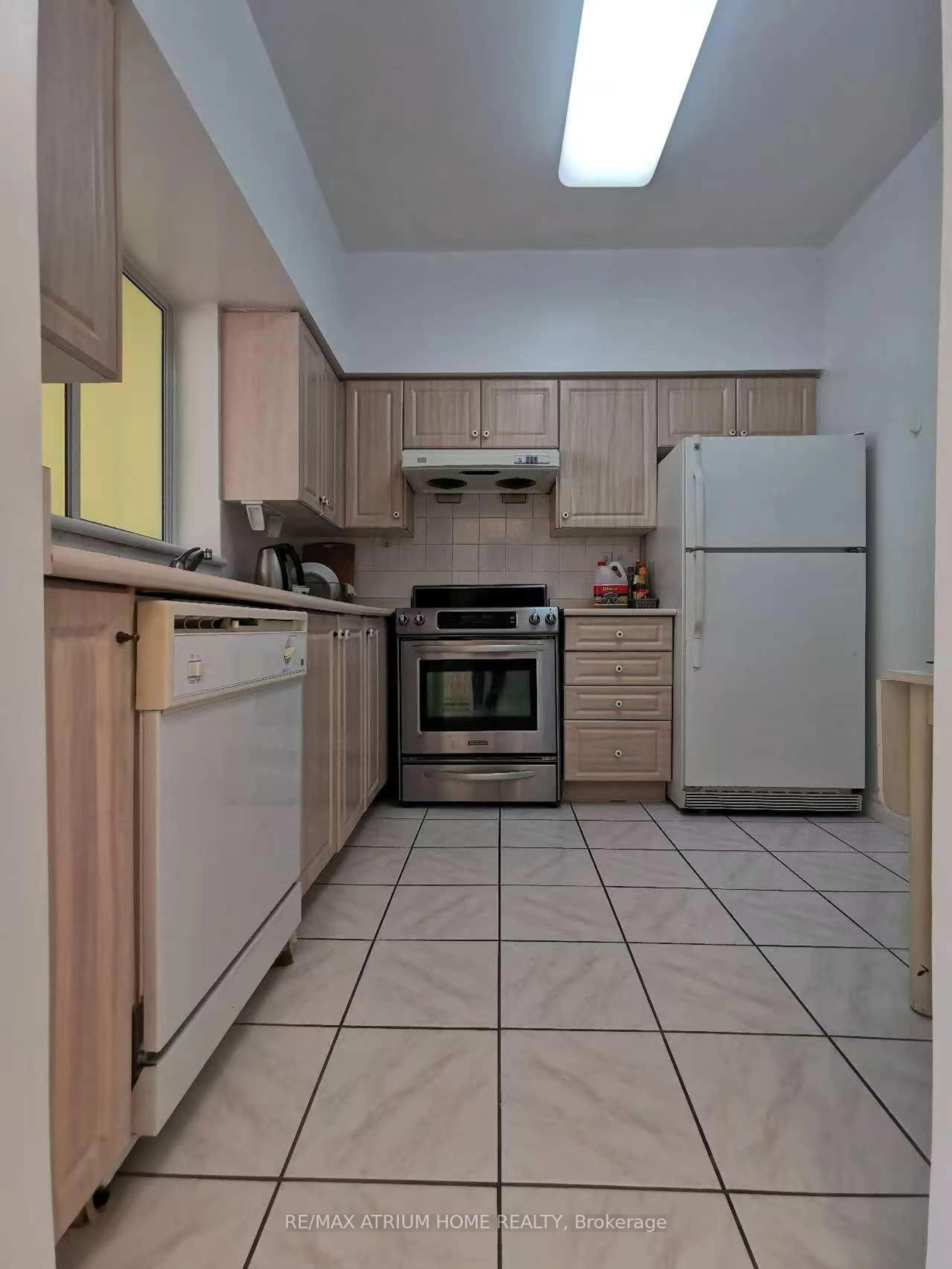 Standard kitchen, unknown for 5039 Finch Ave #109, Toronto Ontario M1S 5L6