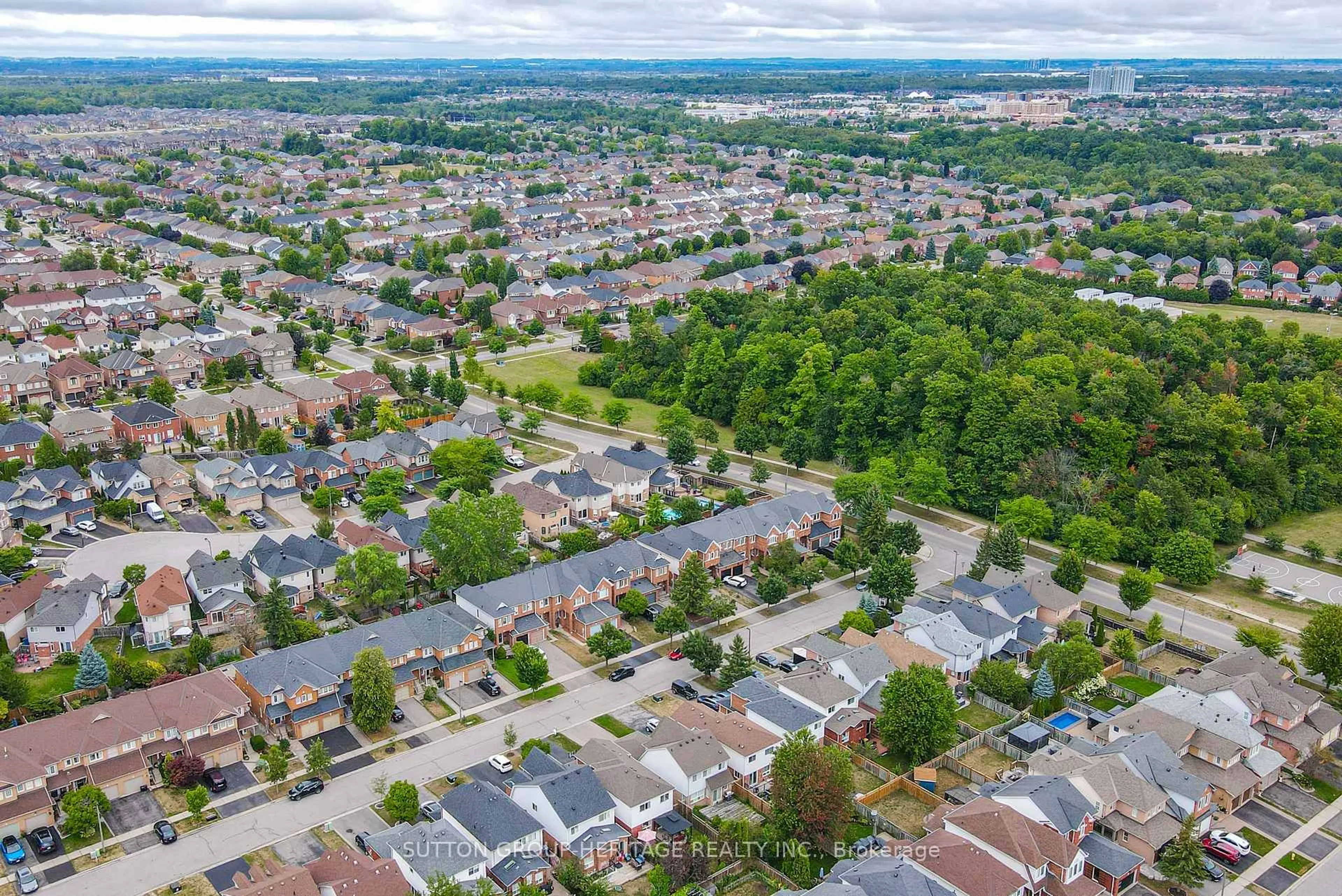 A pic from outside/outdoor area/front of a property/back of a property/a pic from drone, street for 23 Blacksmith Lane, Whitby Ontario L1P 1N1
