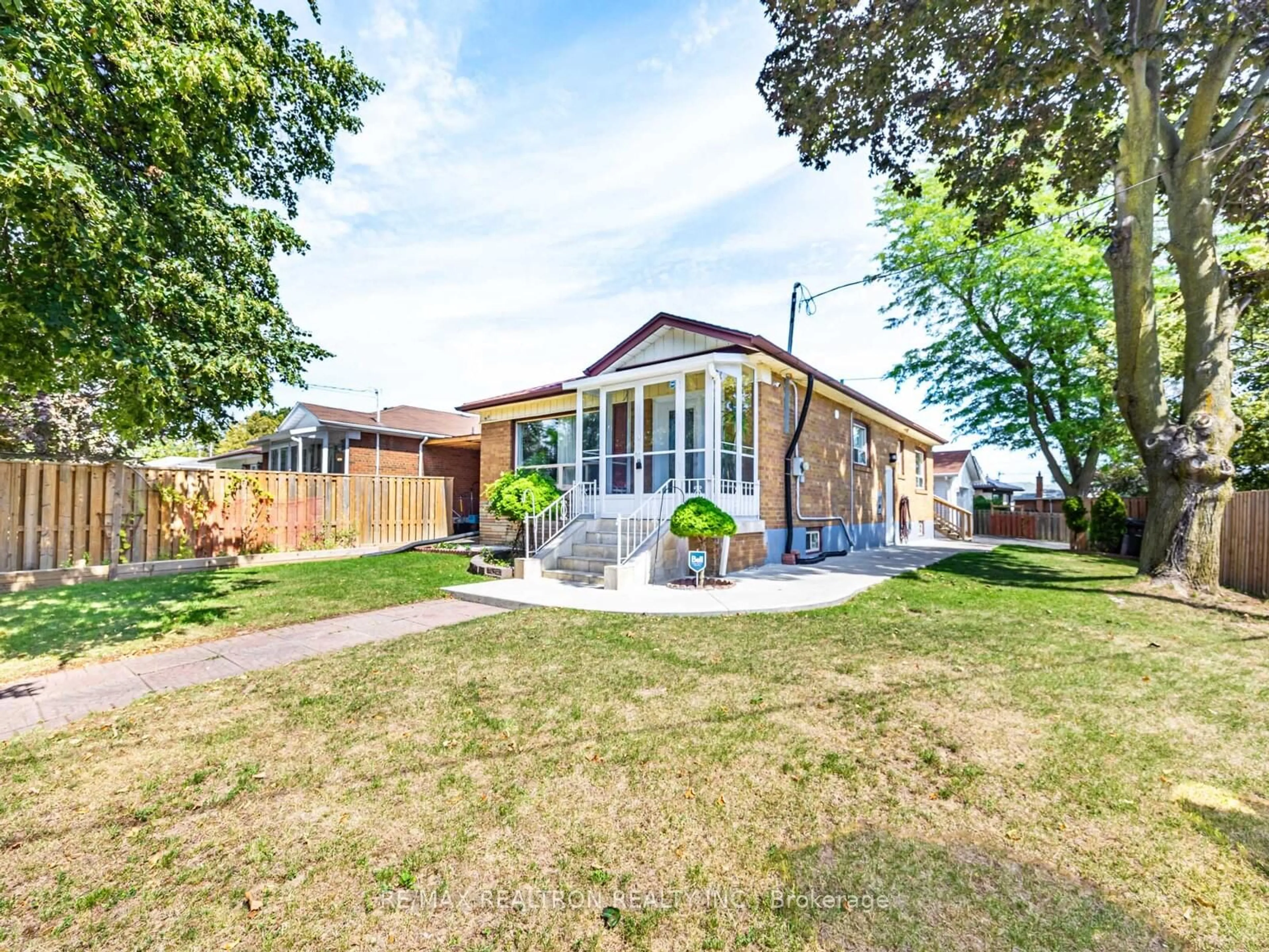 A pic from outside/outdoor area/front of a property/back of a property/a pic from drone, street for 25 Chandler Dr, Toronto Ontario M1G 1Z1