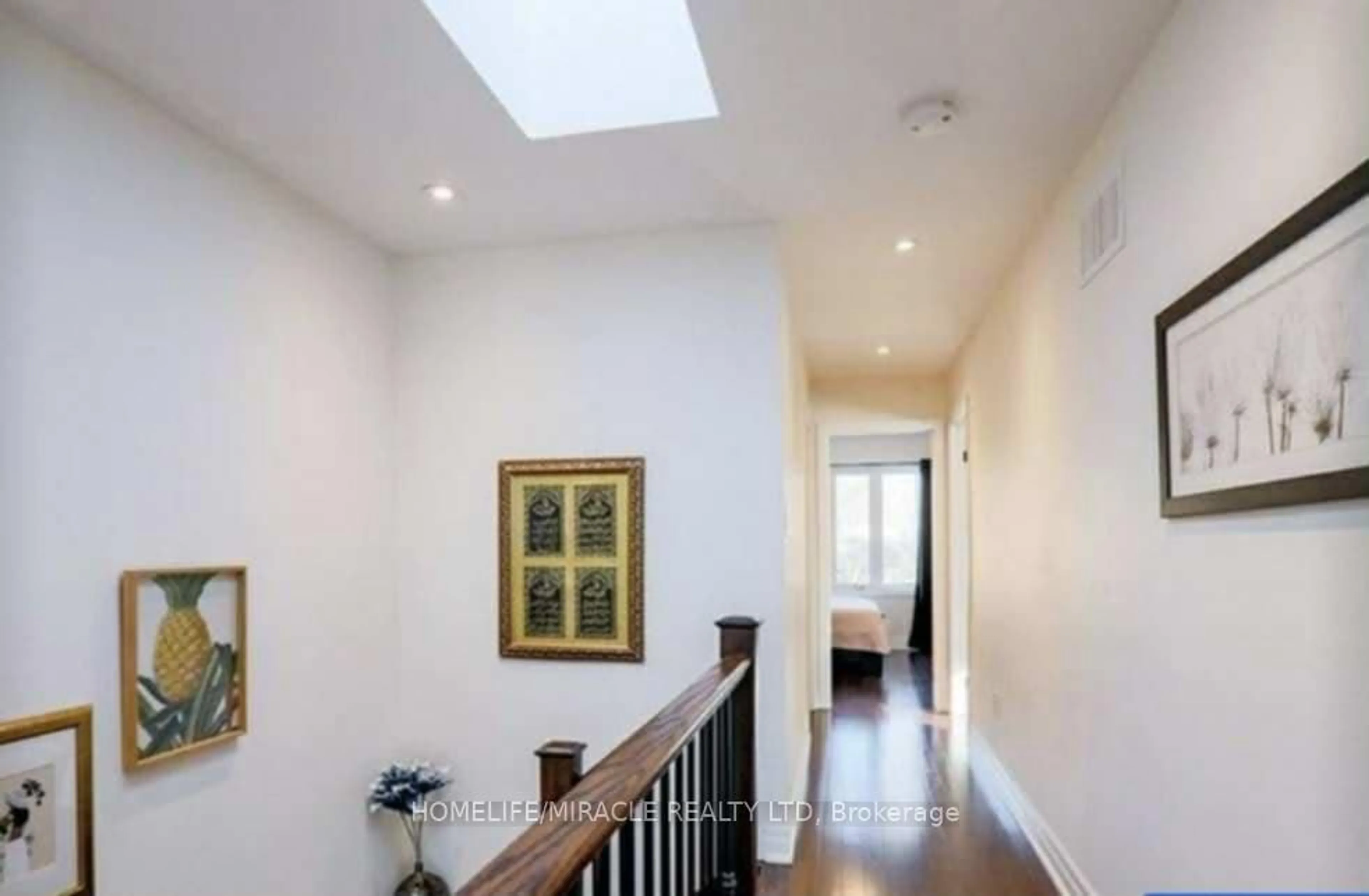 Indoor foyer for 117 Magnolia Ave, Toronto Ontario M1K 3K7