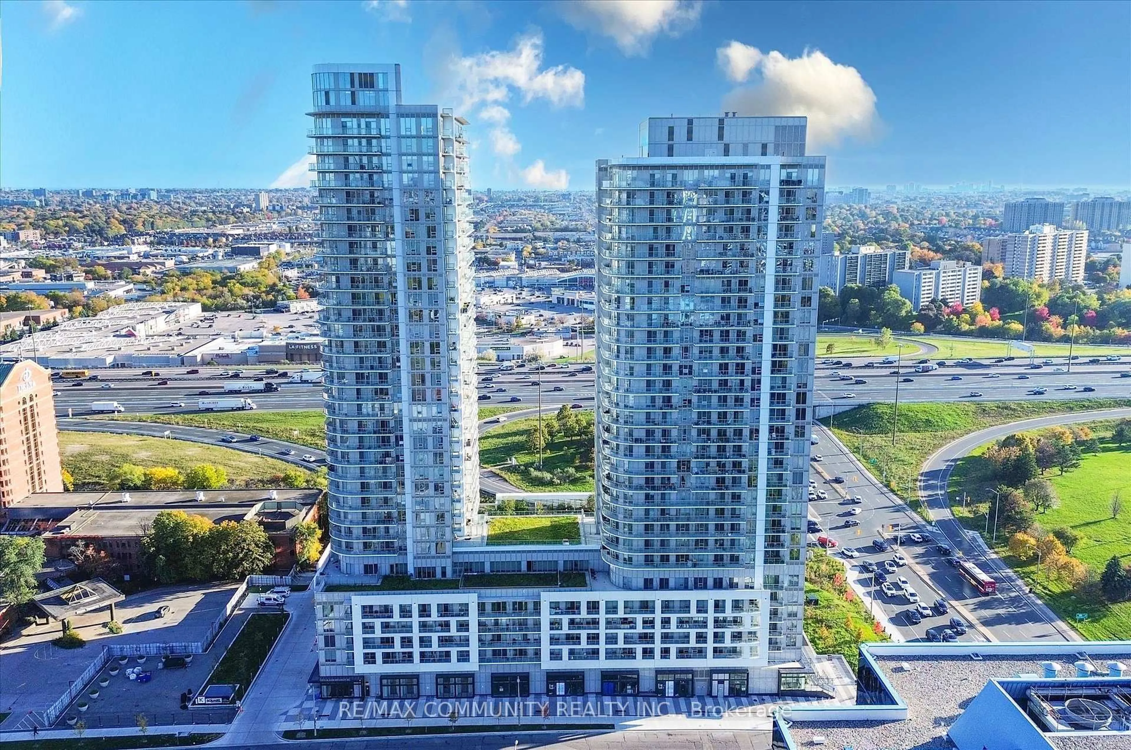 A pic from outside/outdoor area/front of a property/back of a property/a pic from drone, city buildings view from balcony for 2031 Kennedy Rd #1922, Toronto Ontario M1T 0B8
