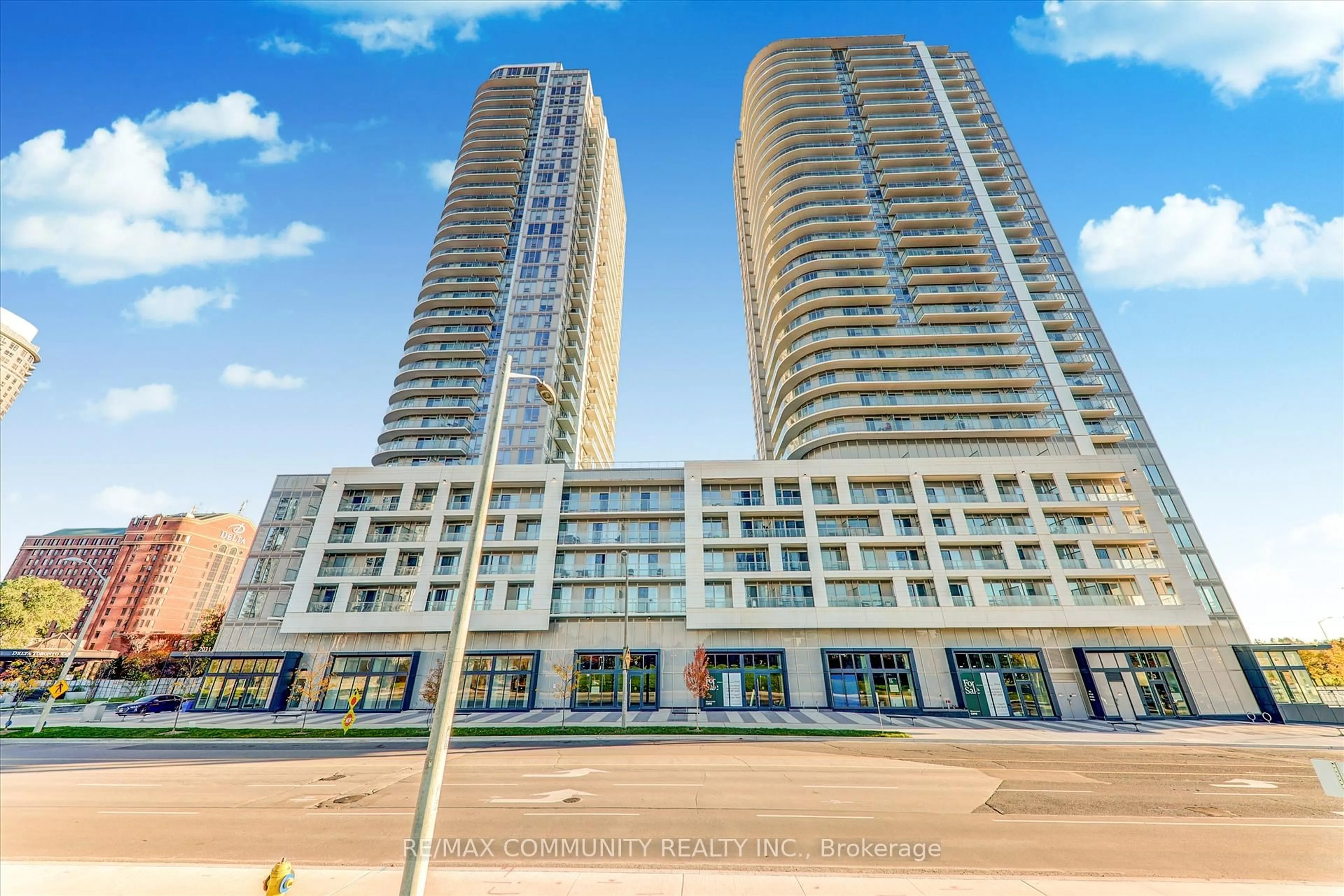 Indoor foyer for 2031 Kennedy Rd #1922, Toronto Ontario M1T 0B8