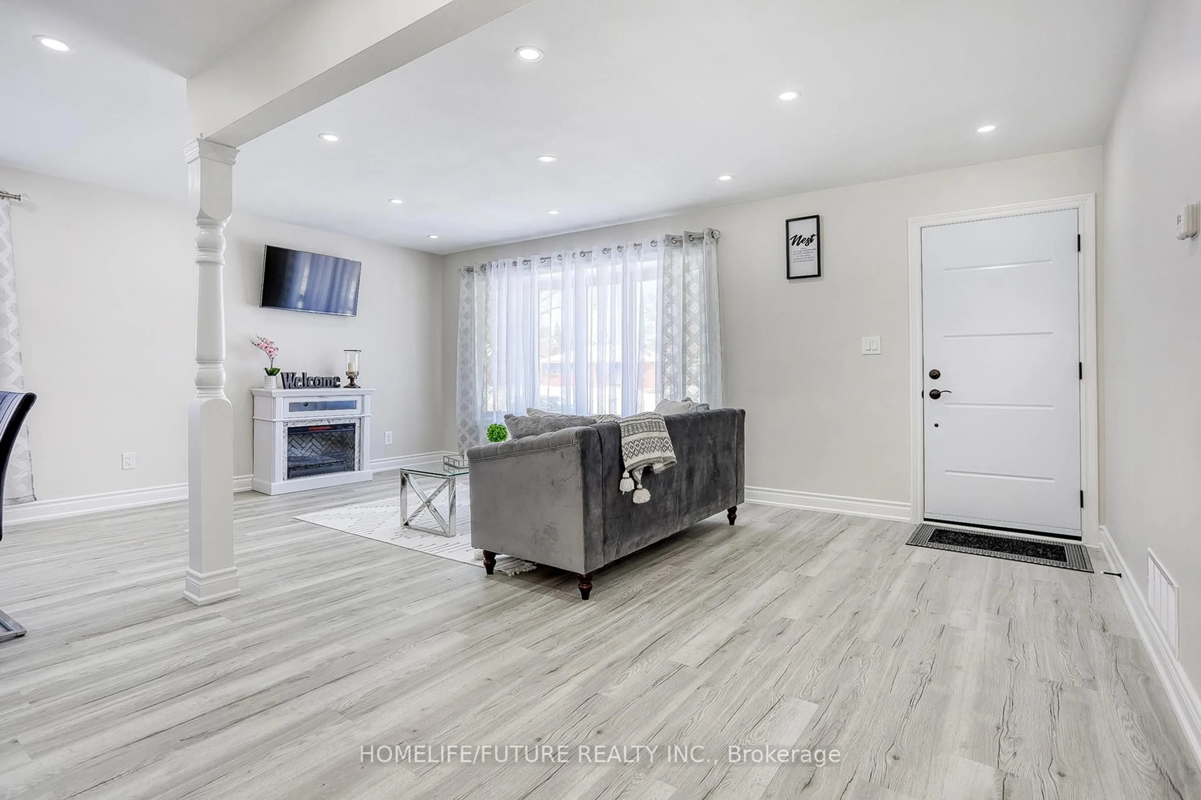 Living room with furniture, unknown for 602 Finucane St, Oshawa Ontario L1J 5L6