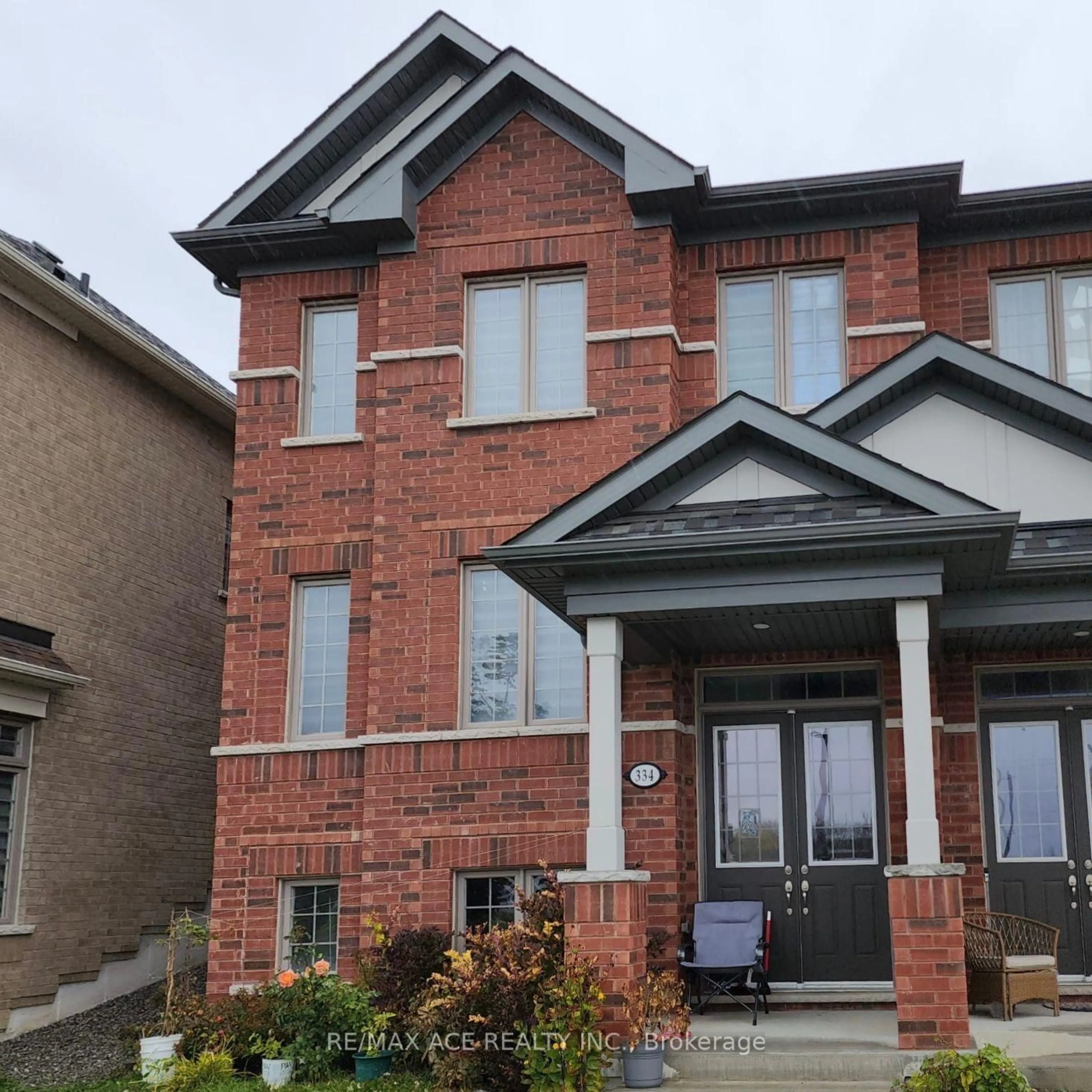 Home with brick exterior material, street for 334 Britannia Ave, Oshawa Ontario L1L 0L8