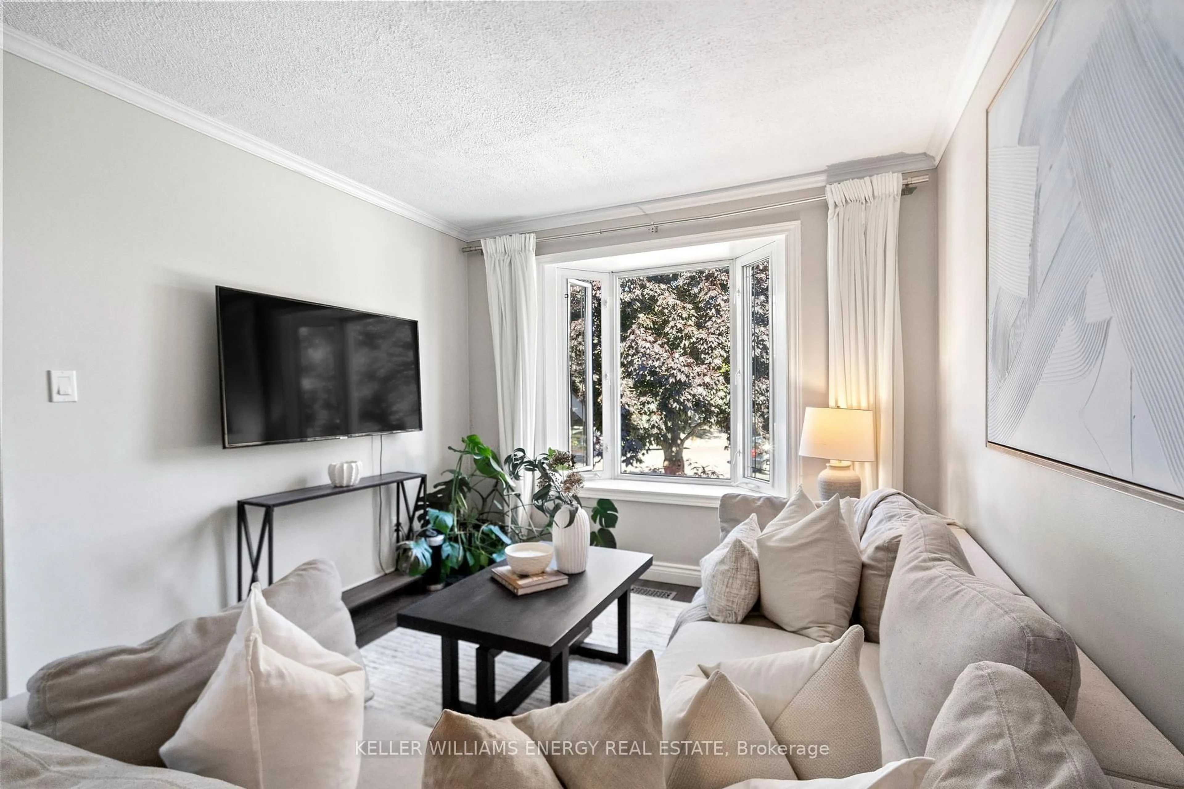 Living room with furniture, unknown for 6 Fairbairn Crt, Clarington Ontario L1C 4K9