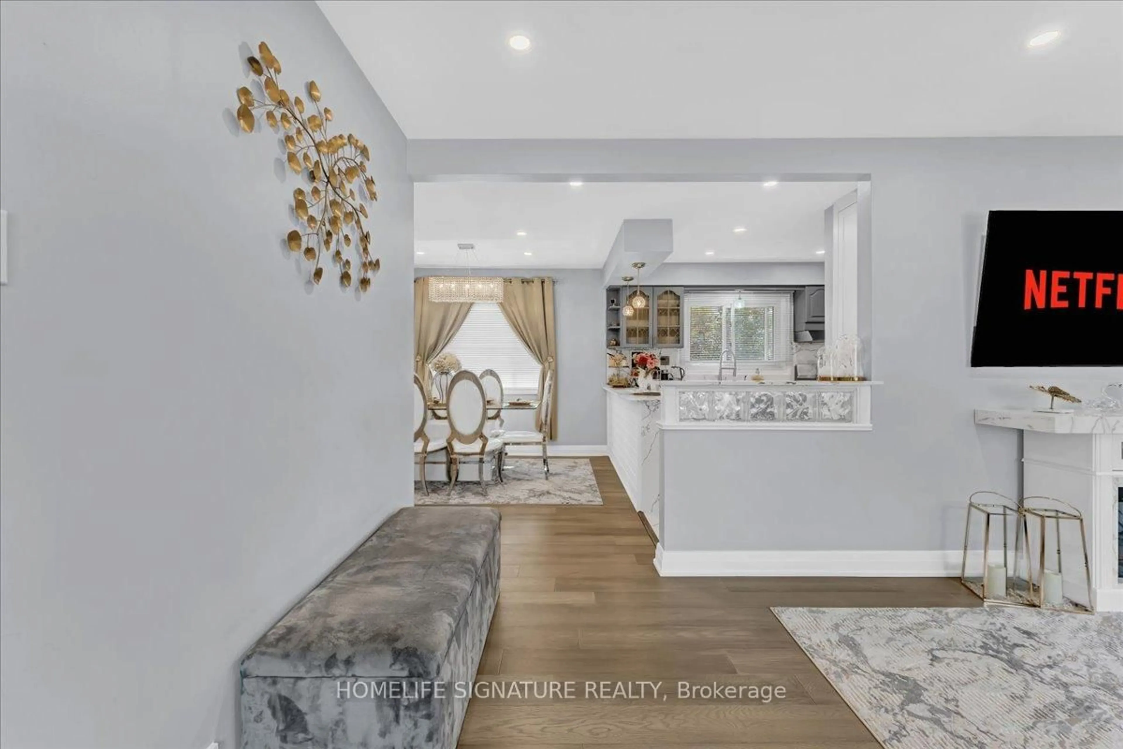 Indoor entryway for 83 Pachino Blvd, Toronto Ontario M1R 4J8