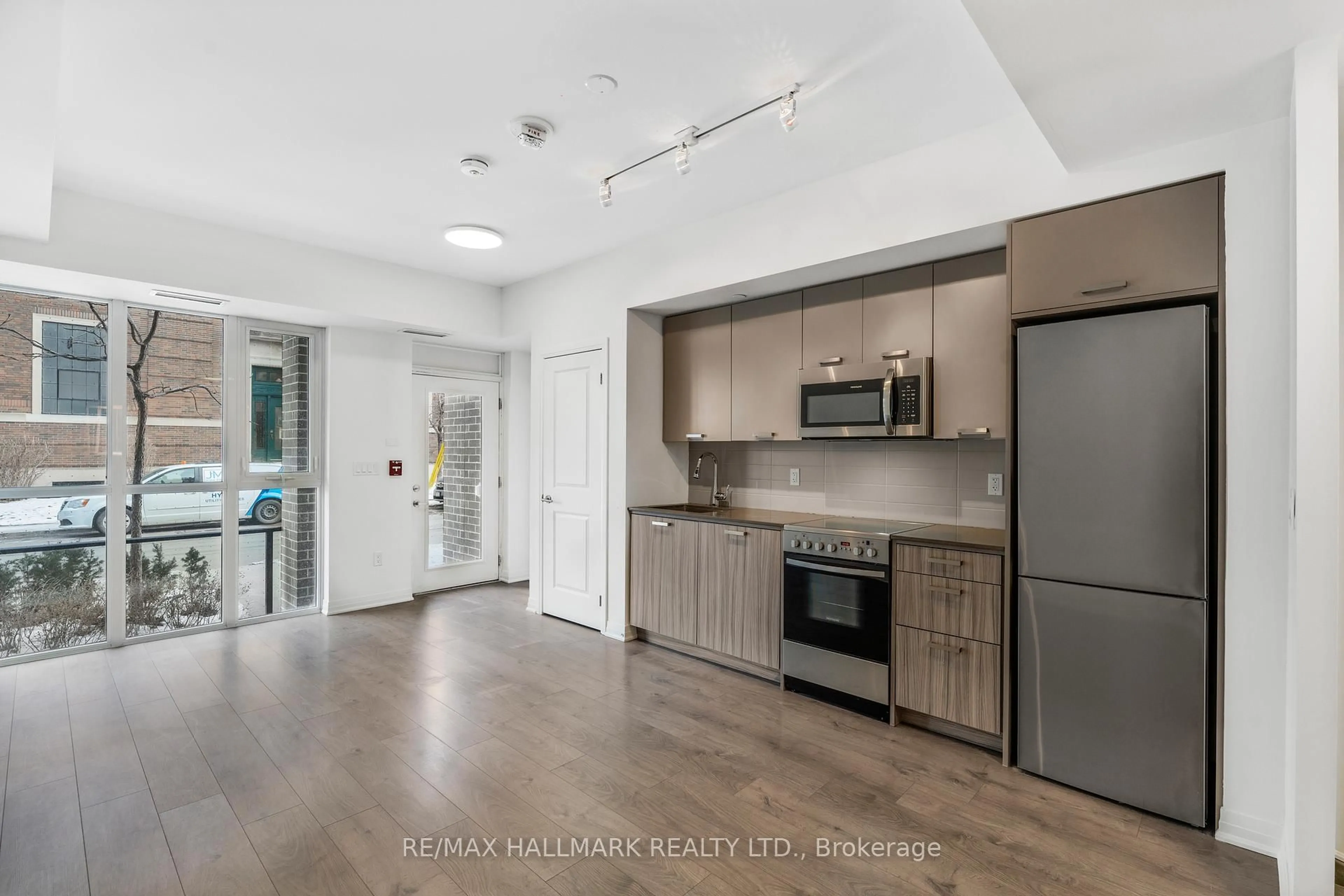Open concept kitchen, unknown for 2301 Danforth Ave #TH 103, Toronto Ontario M4C 1K5