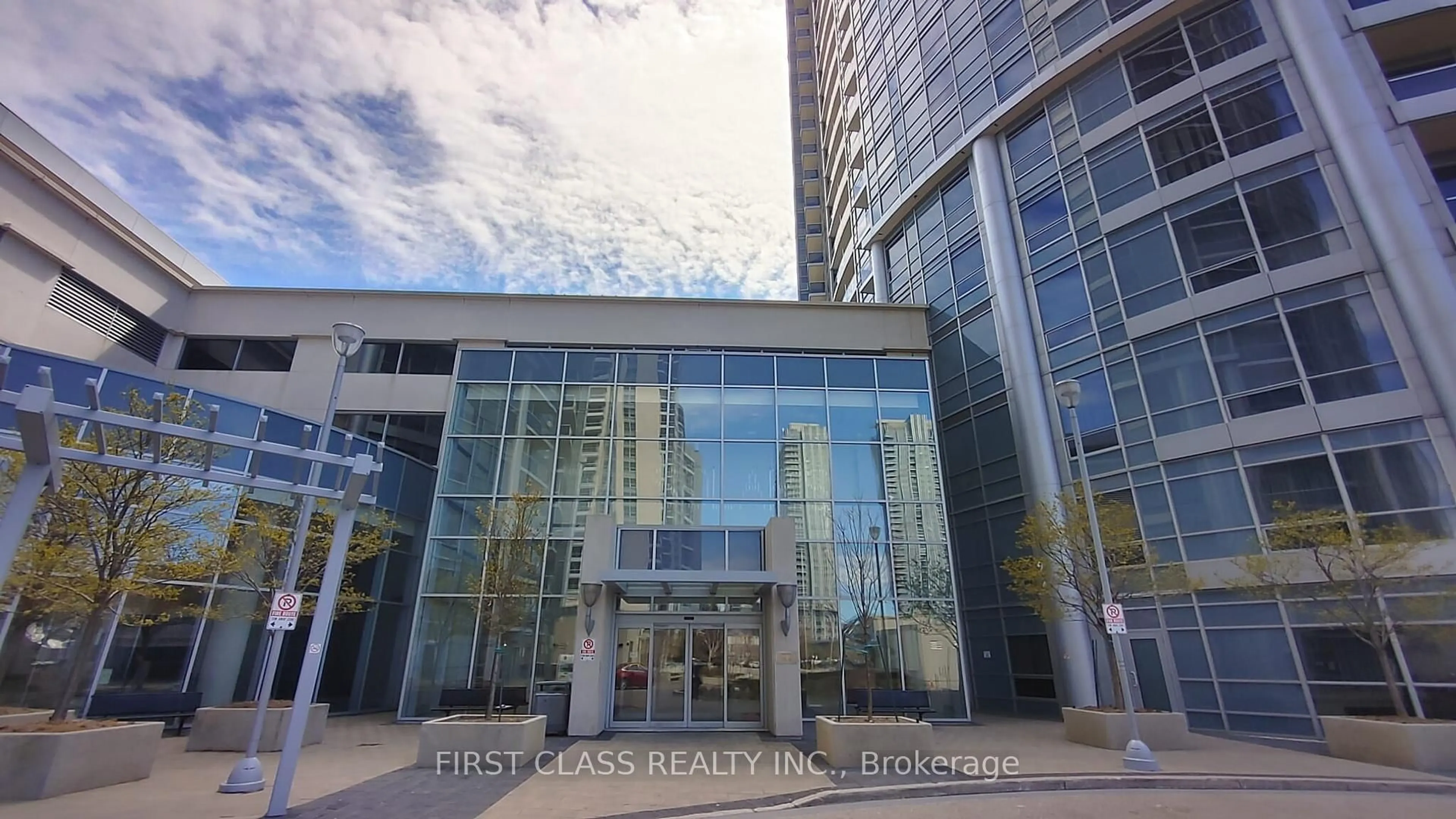 Indoor foyer for 135 Village Green Sq #1616, Toronto Ontario M1S 0G4