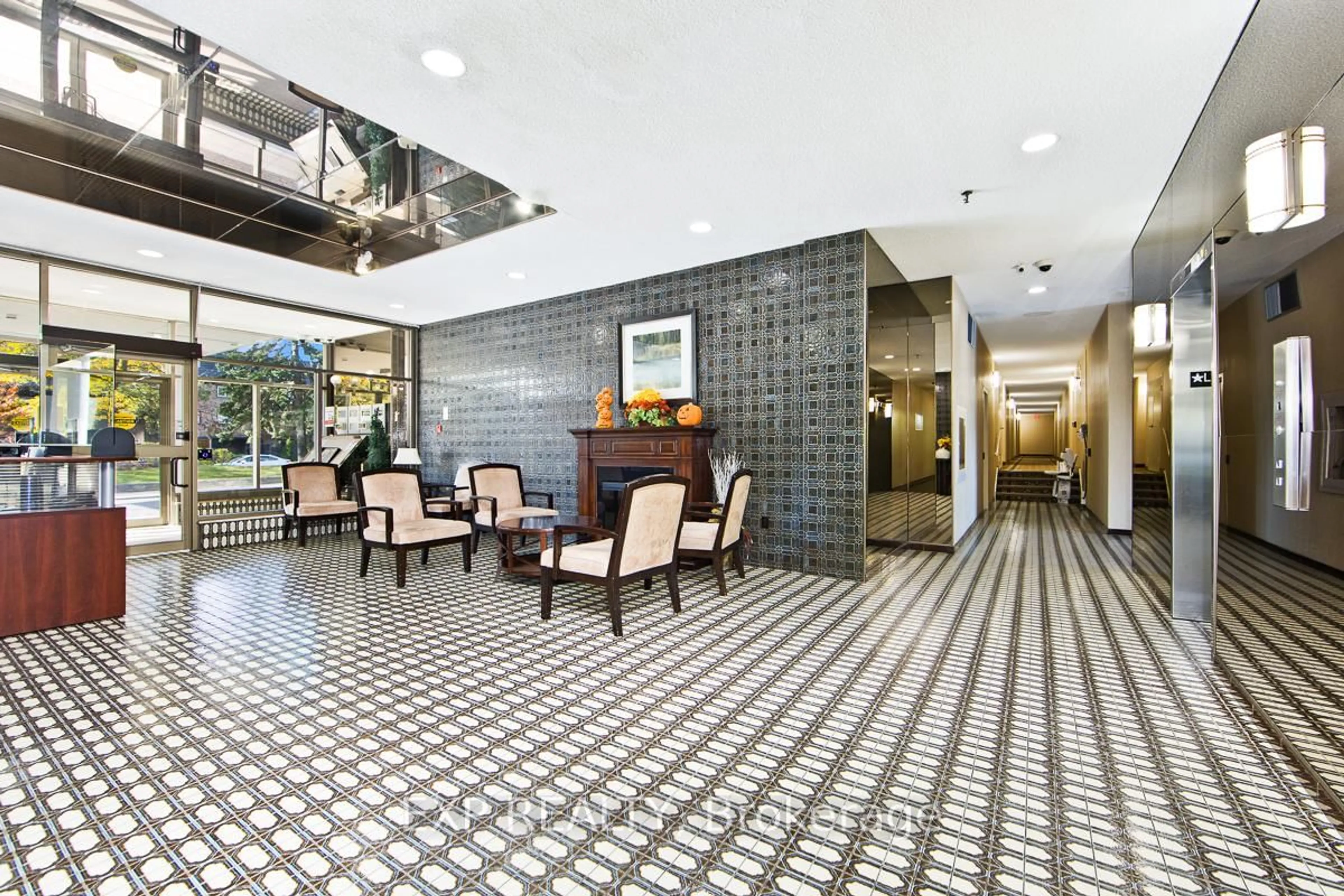 Lobby for 121 Ling Rd #1111, Toronto Ontario M1E 4Y2