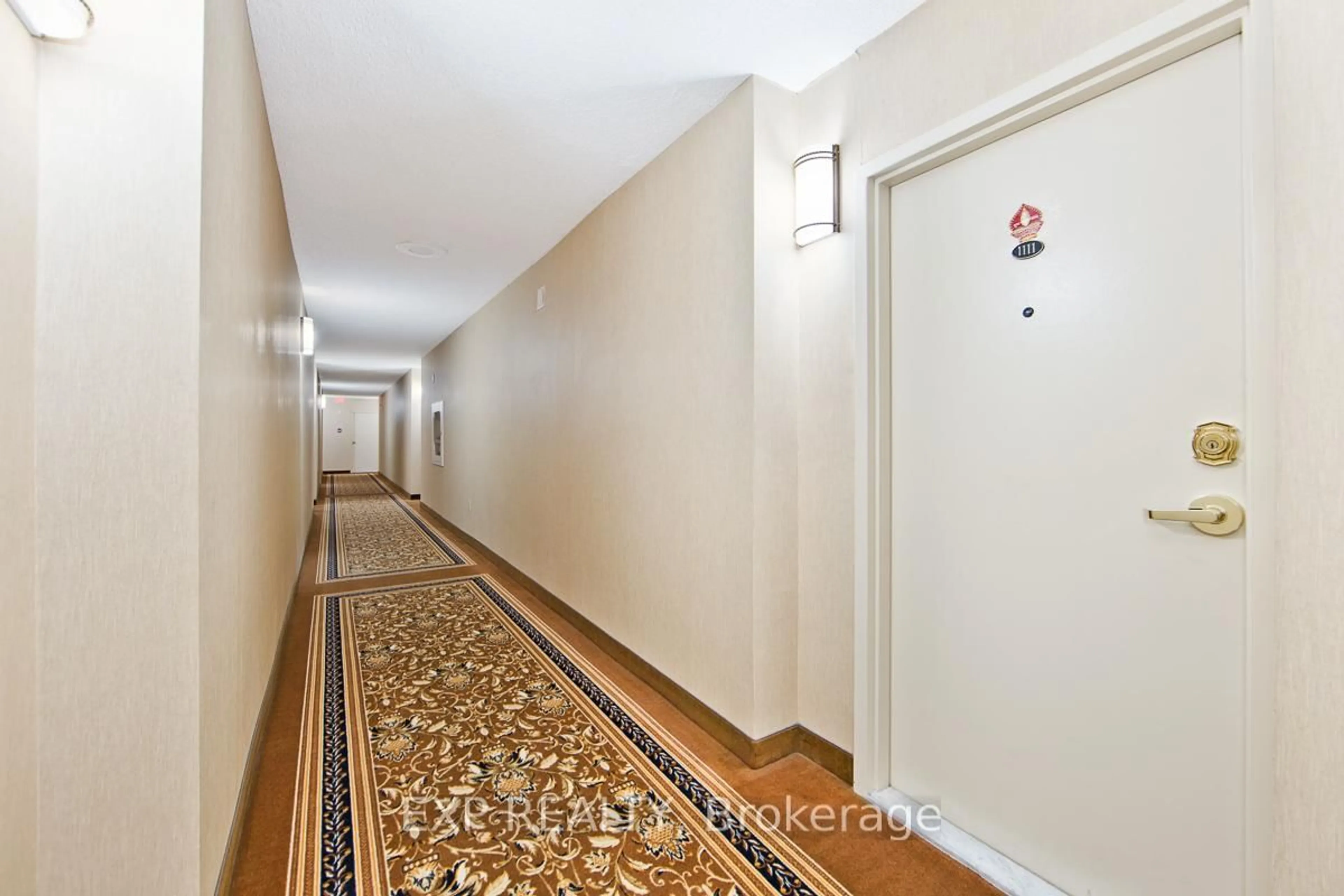 Indoor foyer for 121 Ling Rd #1111, Toronto Ontario M1E 4Y2
