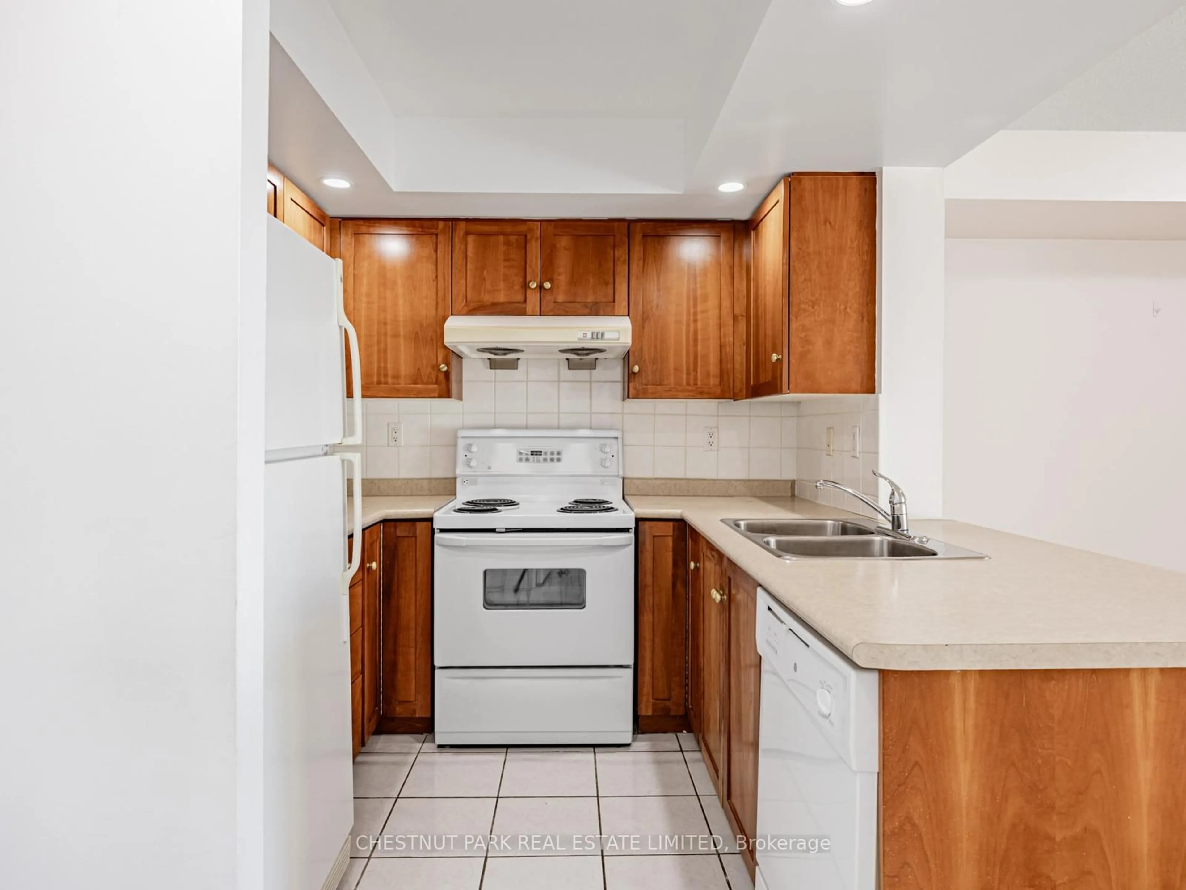 Standard kitchen, unknown for 125 Omni Dr #1029, Toronto Ontario M1P 5A9