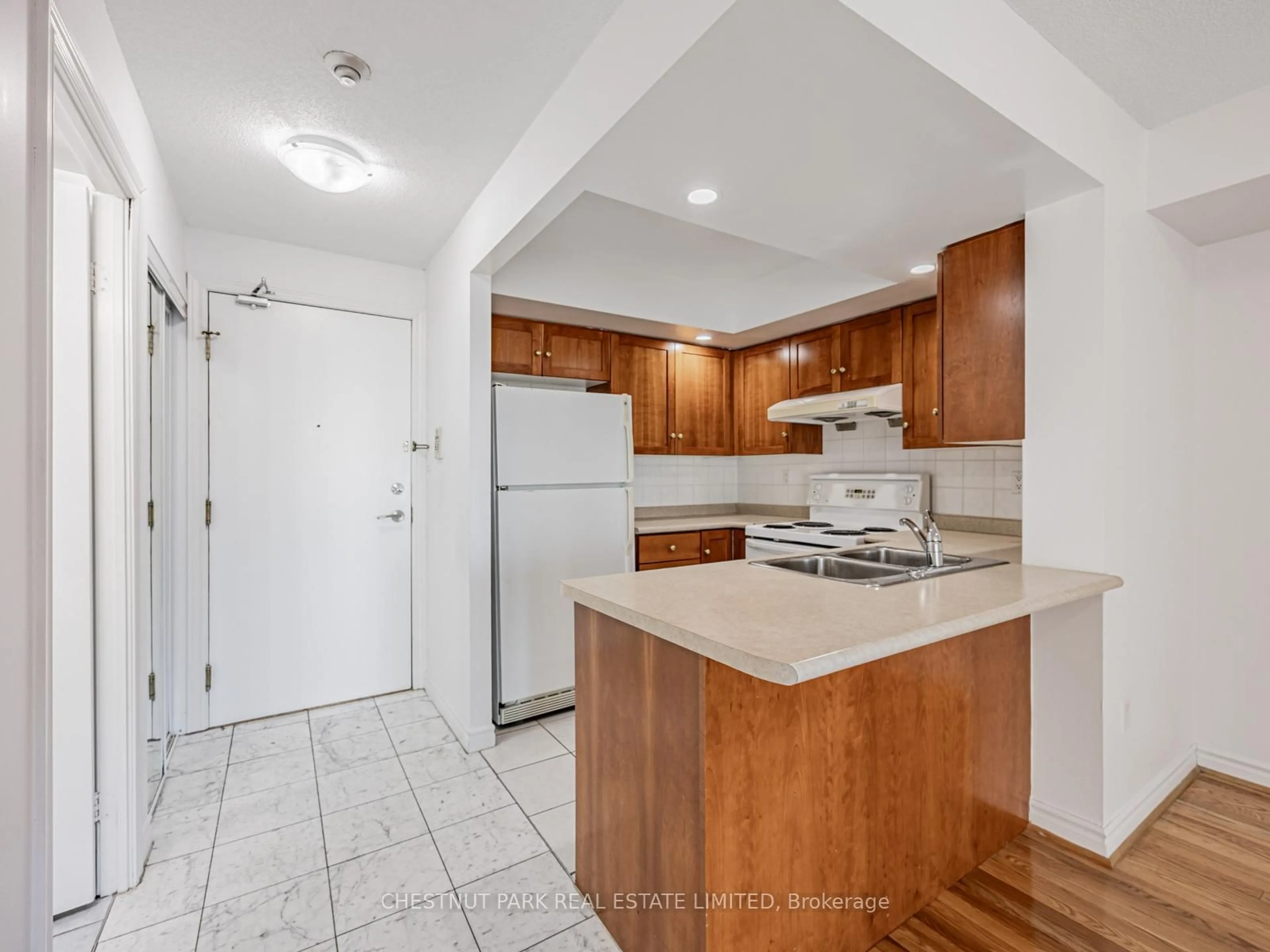 Standard kitchen, unknown for 125 Omni Dr #1029, Toronto Ontario M1P 5A9