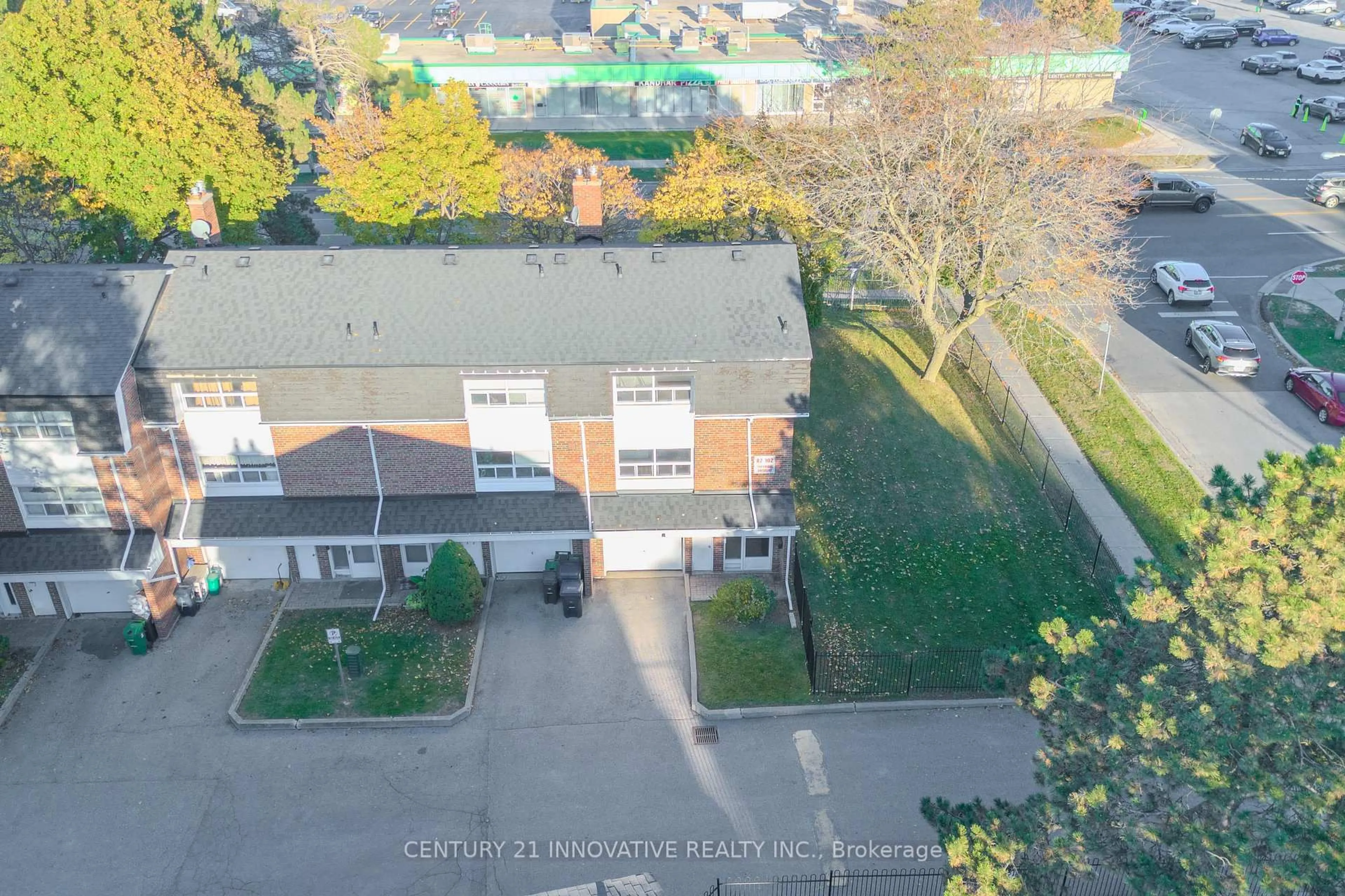 A pic from outside/outdoor area/front of a property/back of a property/a pic from drone, street for 102 Trailridge Cres #68, Toronto Ontario M1E 4C5