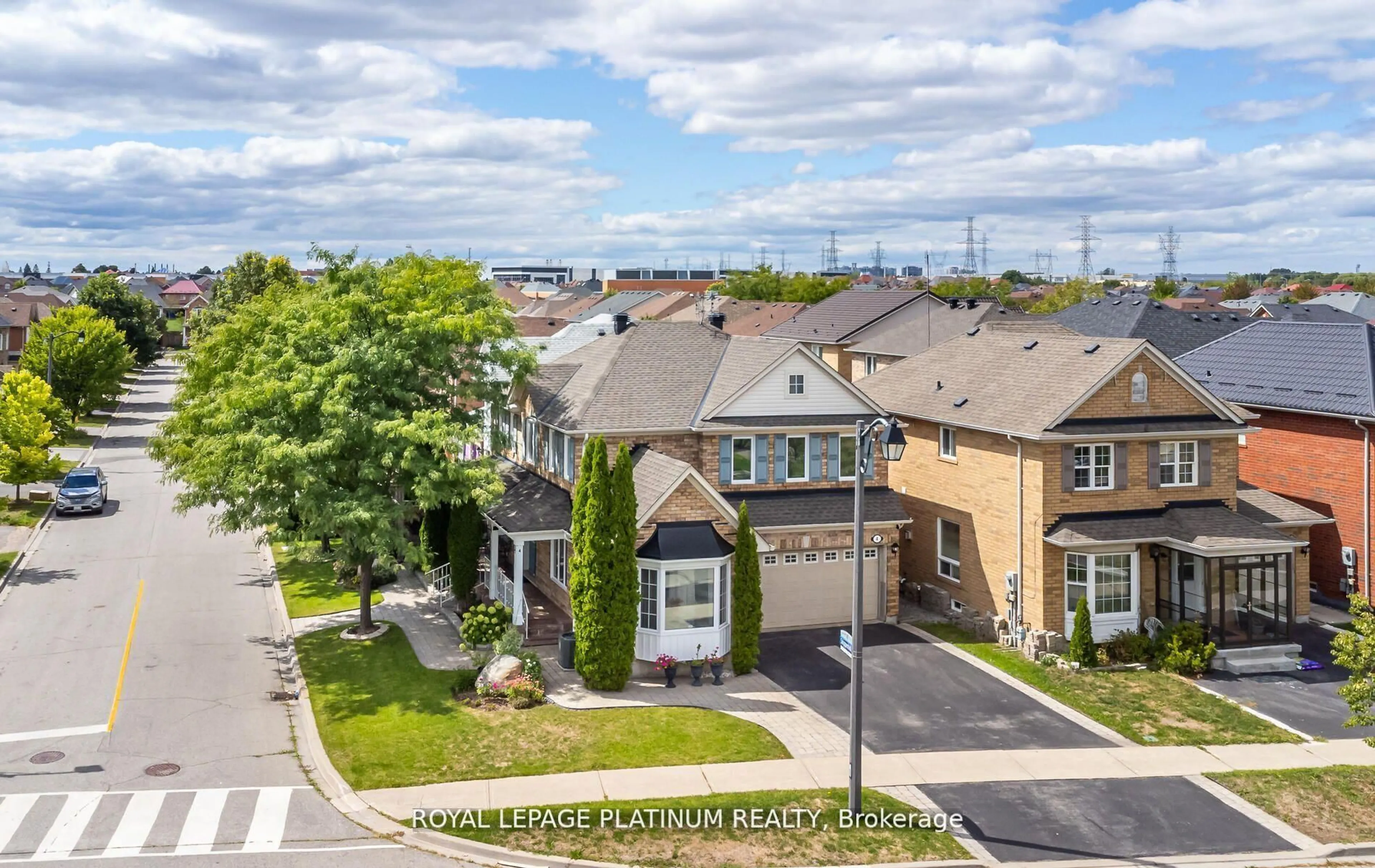 A pic from outside/outdoor area/front of a property/back of a property/a pic from drone, street for 4 Skipperhill Cres, Toronto Ontario M1X 1W2