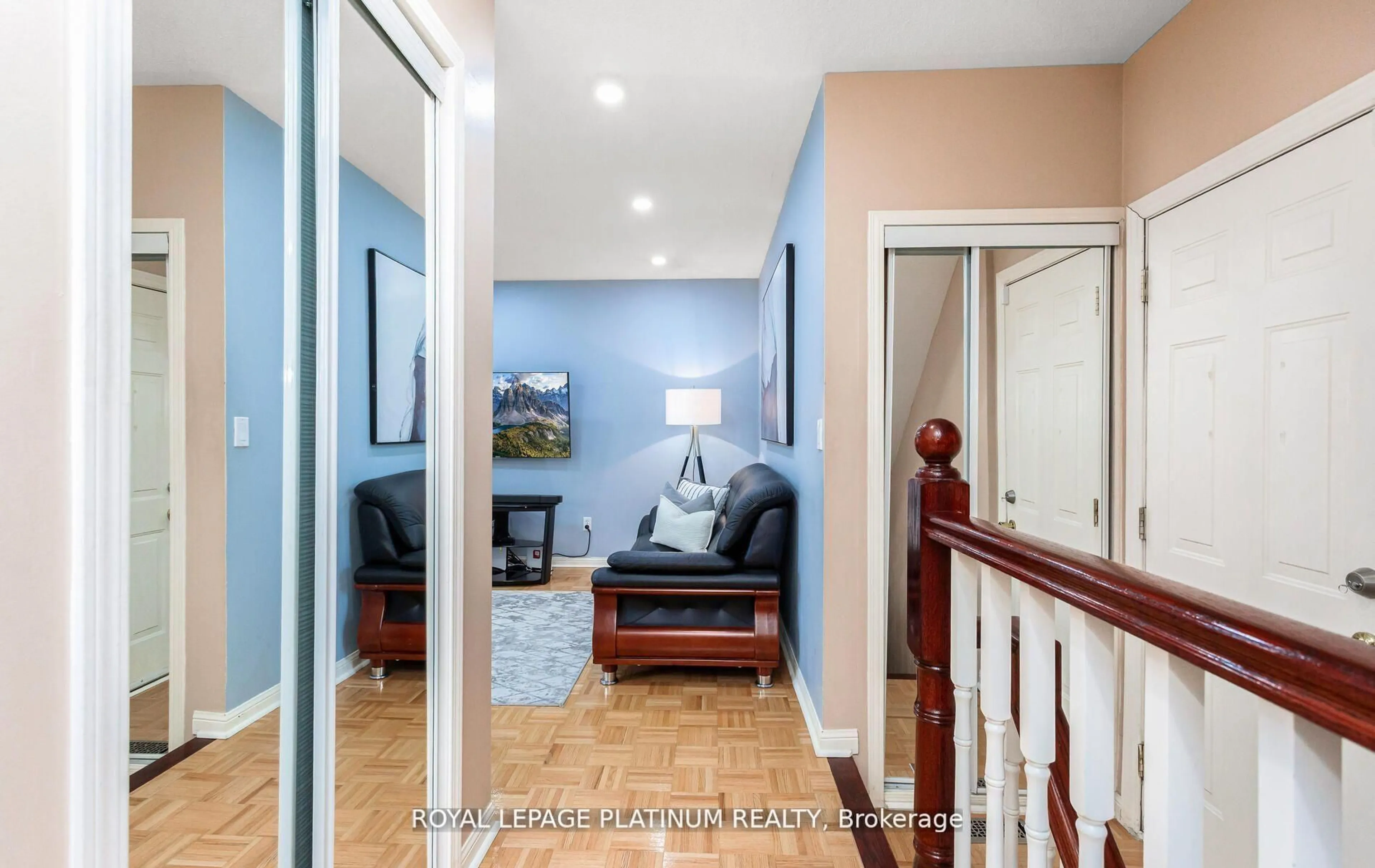 Indoor entryway for 4 Skipperhill Cres, Toronto Ontario M1X 1W2