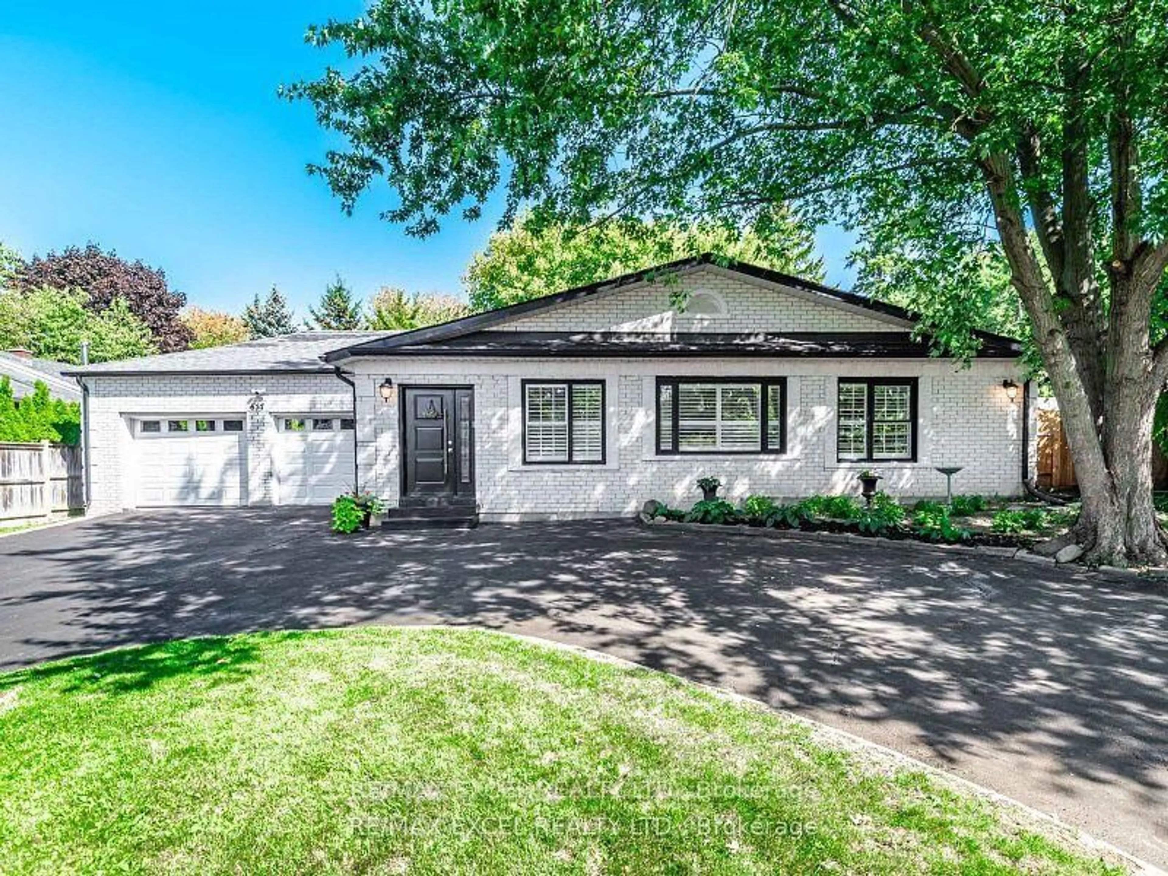 Home with vinyl exterior material, street for 657 Old Harwood Ave, Ajax Ontario L1Z 1E4