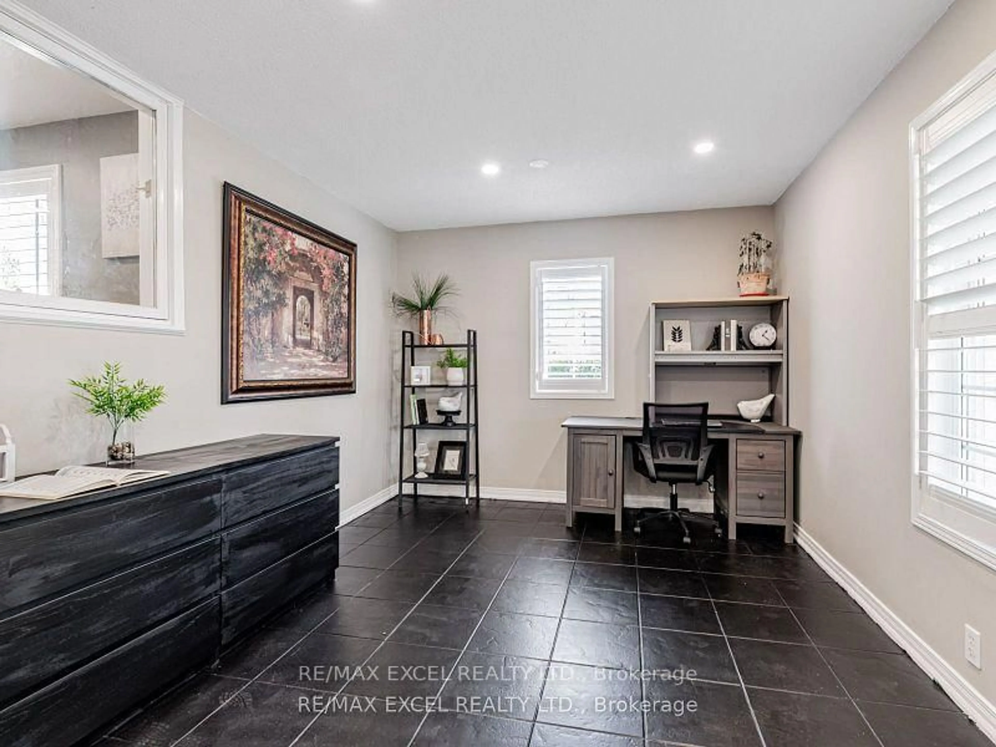 Unknown for 657 Old Harwood Ave, Ajax Ontario L1Z 1E4