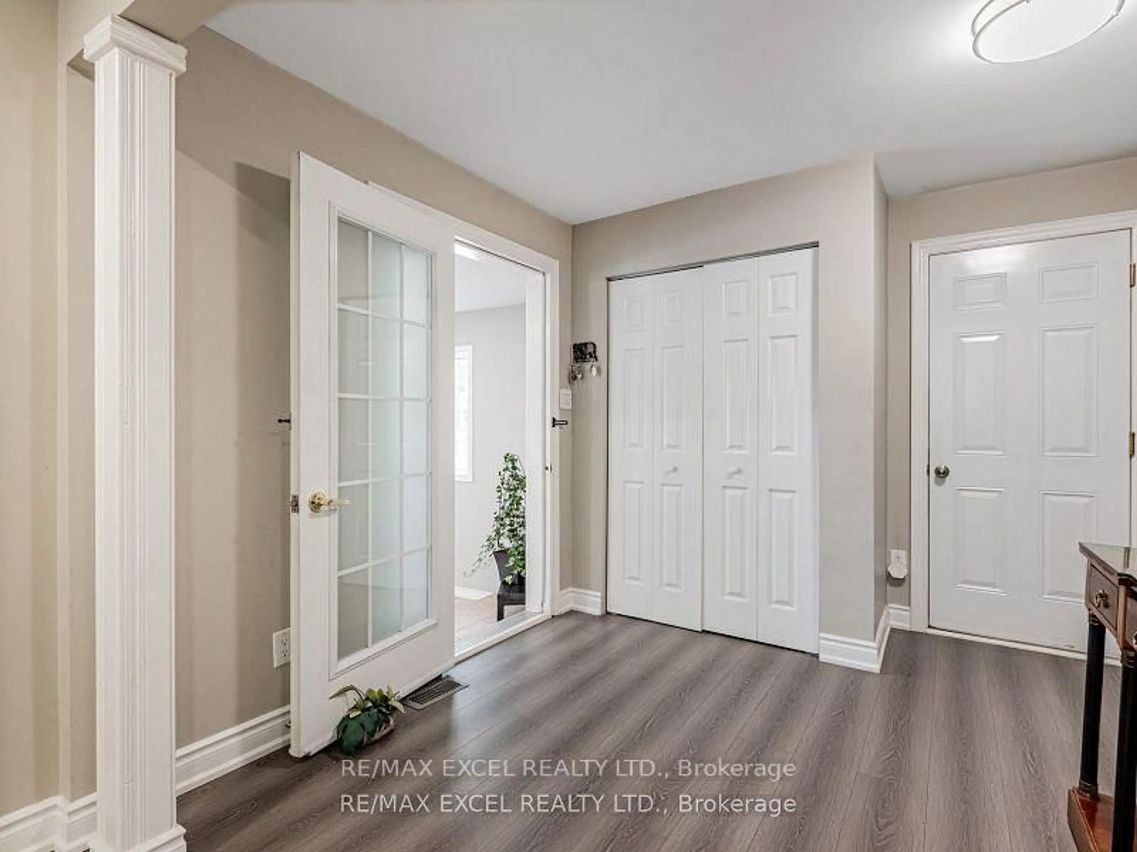 Indoor entryway for 657 Old Harwood Ave, Ajax Ontario L1Z 1E4