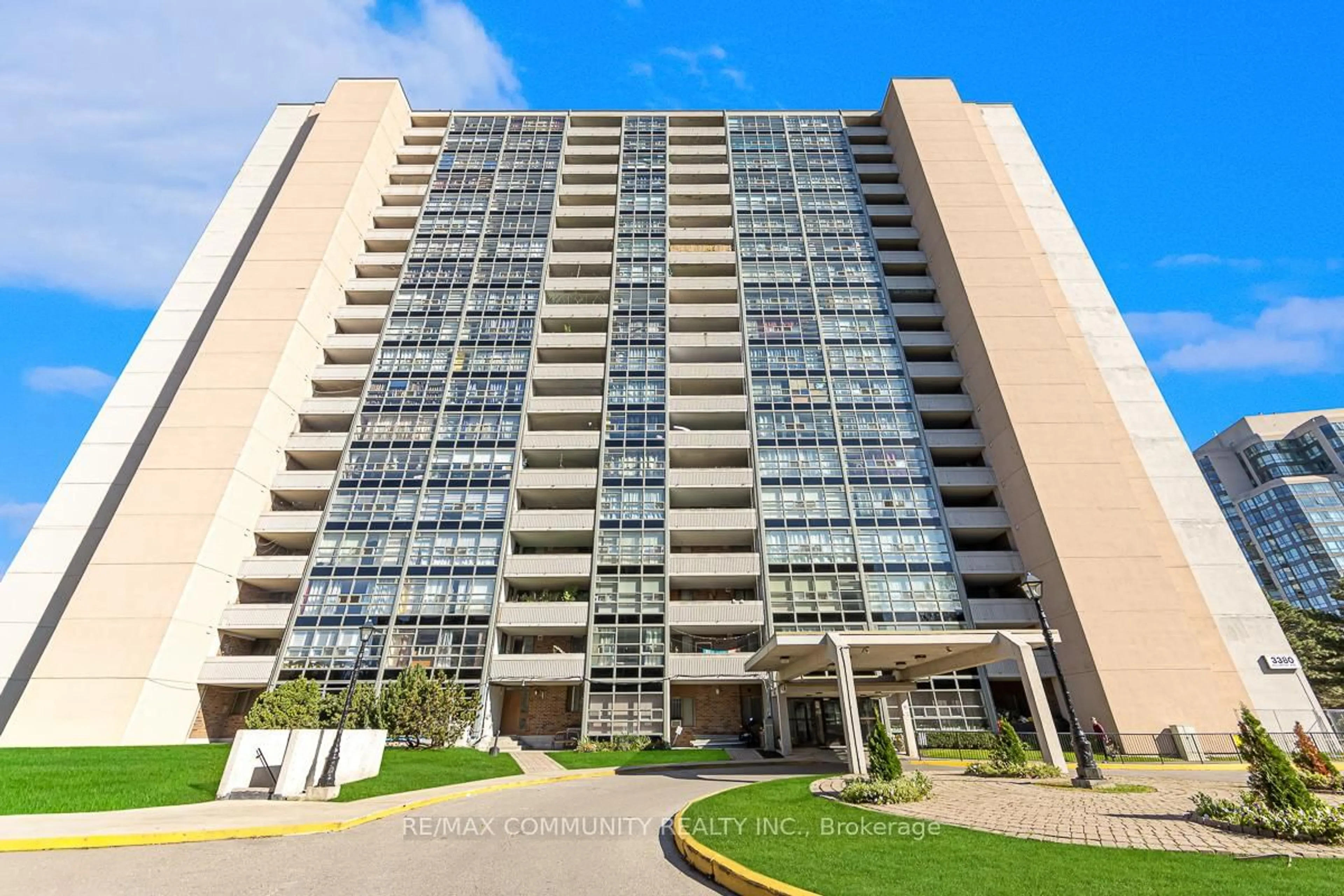 Indoor foyer for 3380 Eglinton Ave #1102, Toronto Ontario M1J 3L6