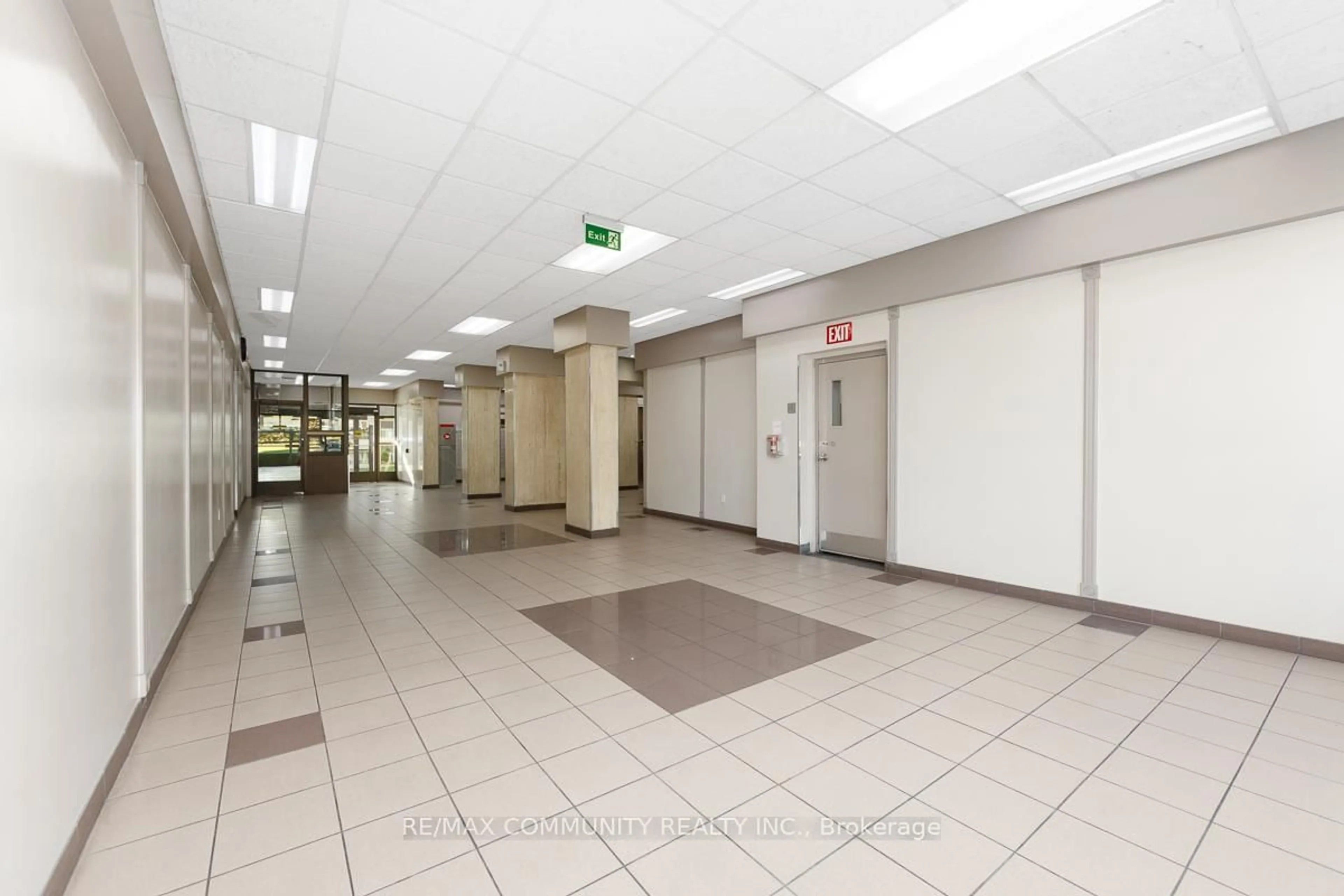 Indoor foyer for 3380 Eglinton Ave #1102, Toronto Ontario M1J 3L6