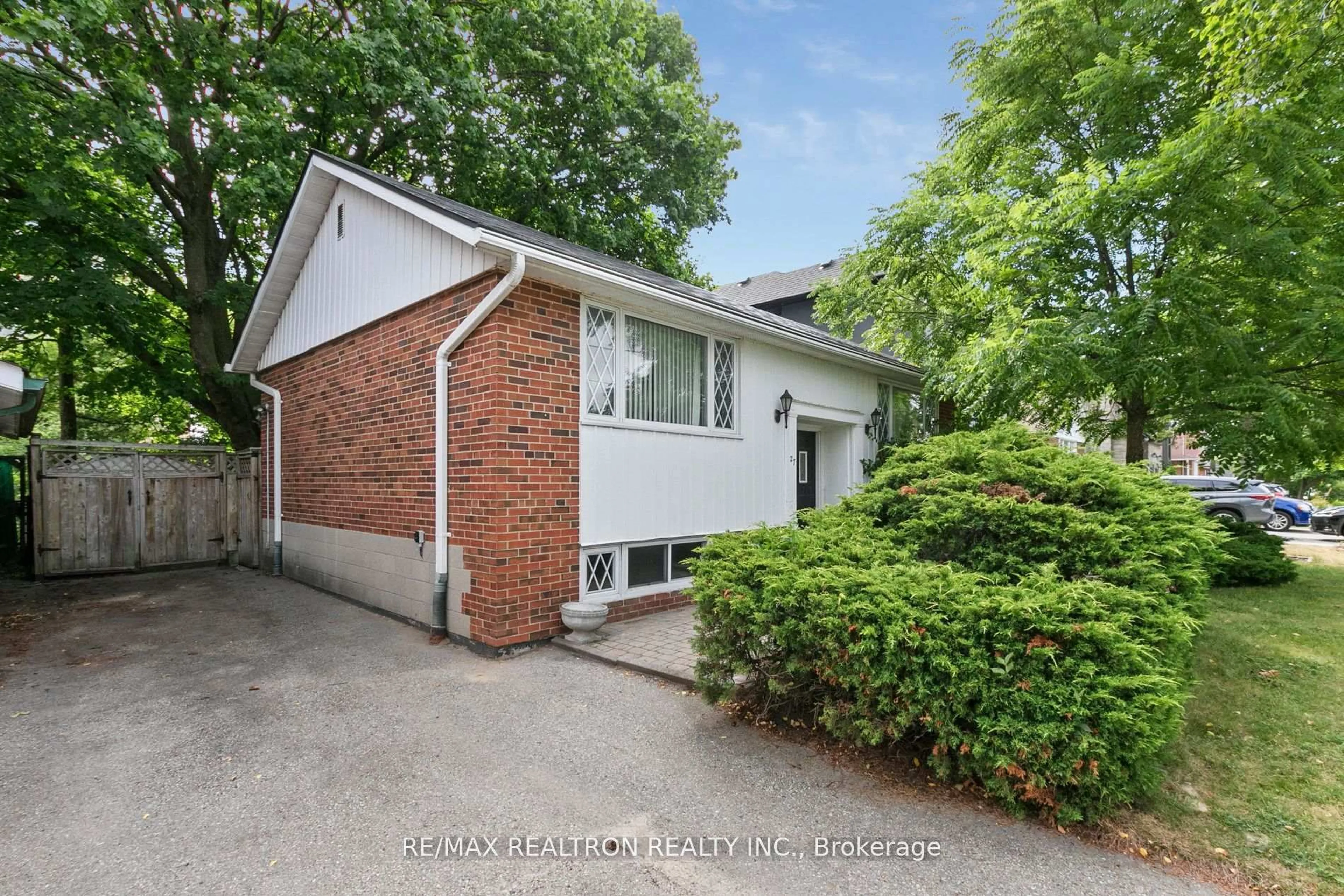 Home with brick exterior material, street for 27 Elfreda Blvd, Toronto Ontario M1L 4L5
