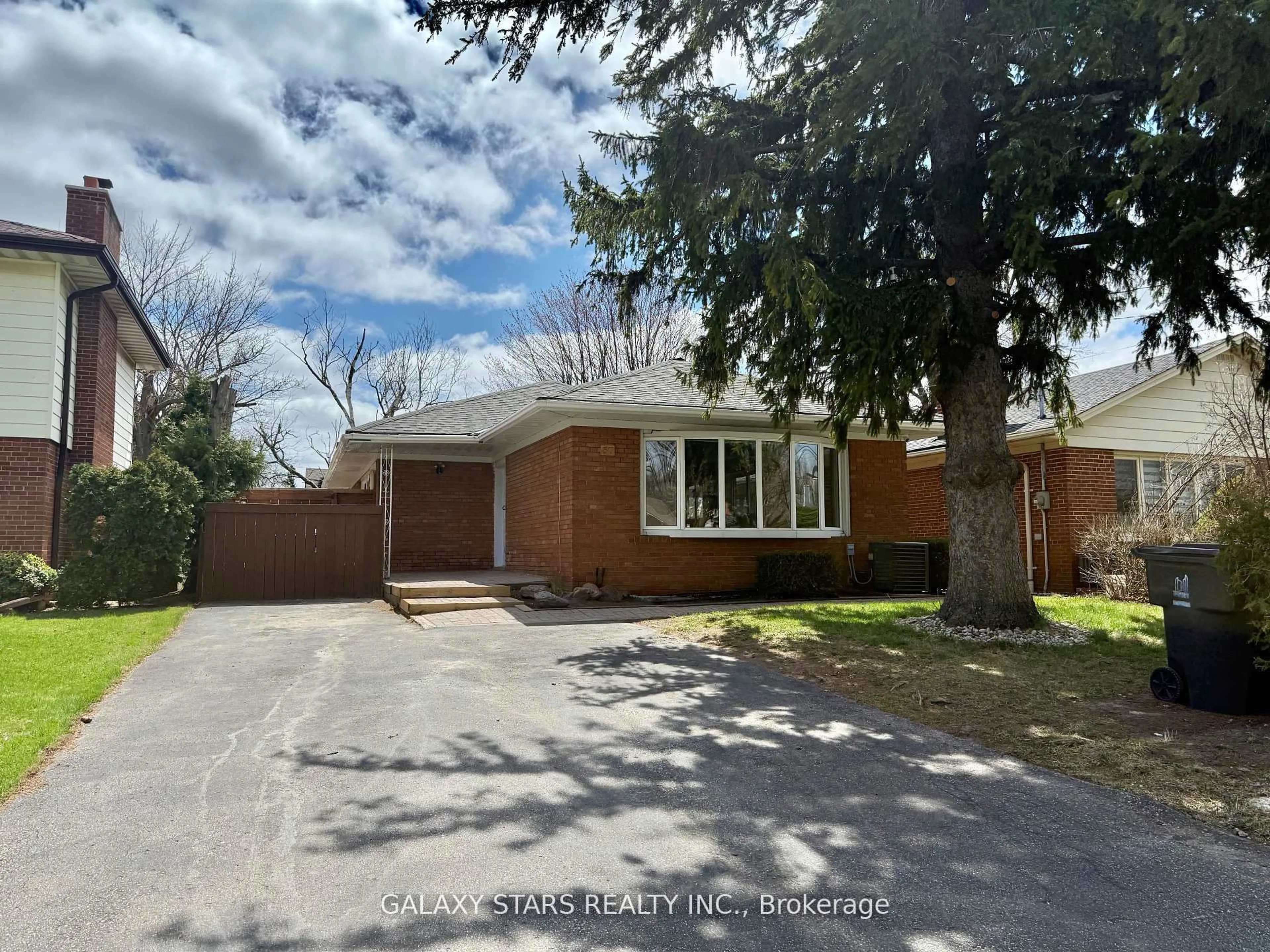 A pic from outside/outdoor area/front of a property/back of a property/a pic from drone, street for 57 Moorecroft Cres, Toronto Ontario M1K 3T9