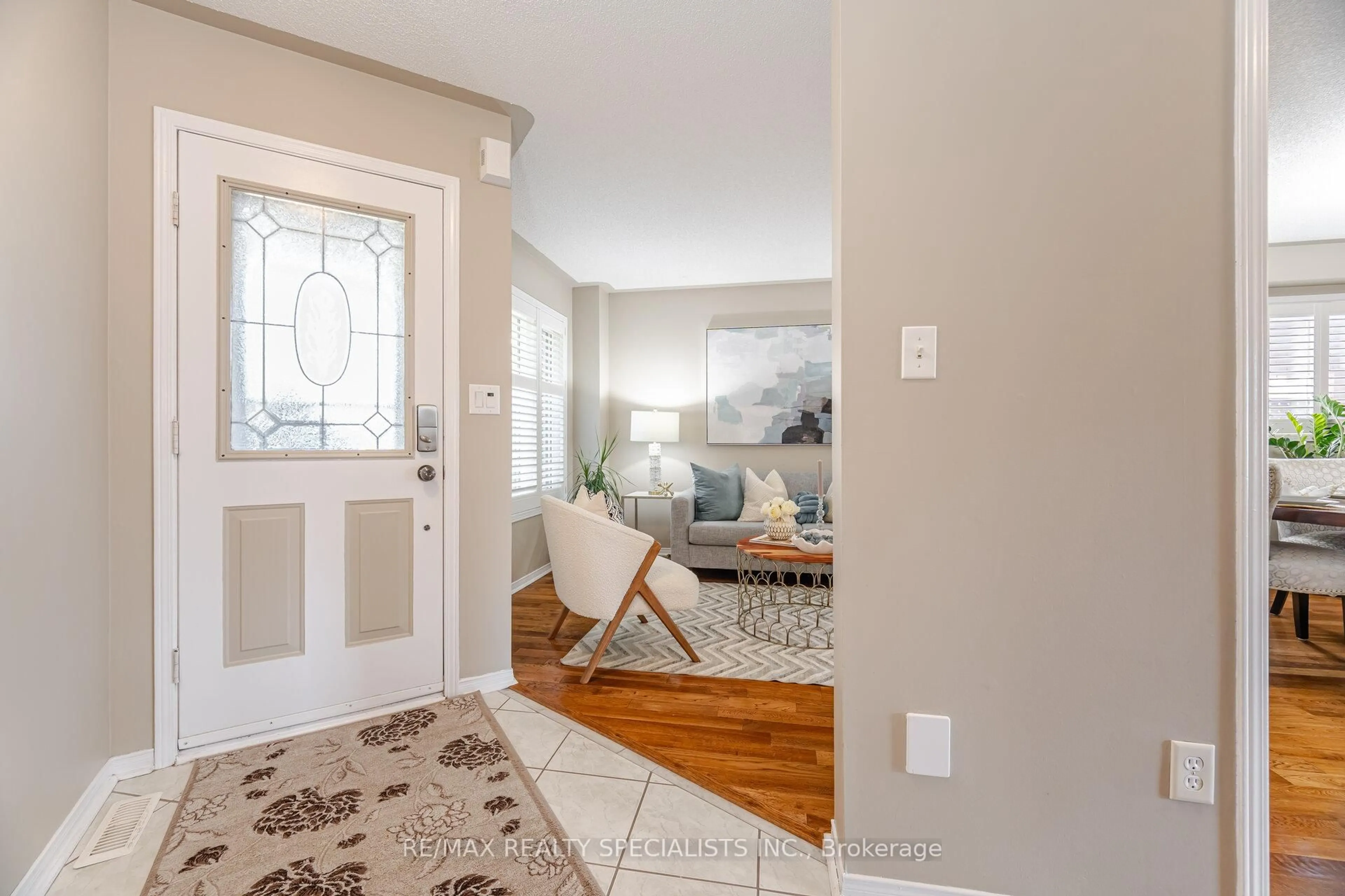 Indoor entryway for 45 Bradshaw St, Clarington Ontario L1C 2H4