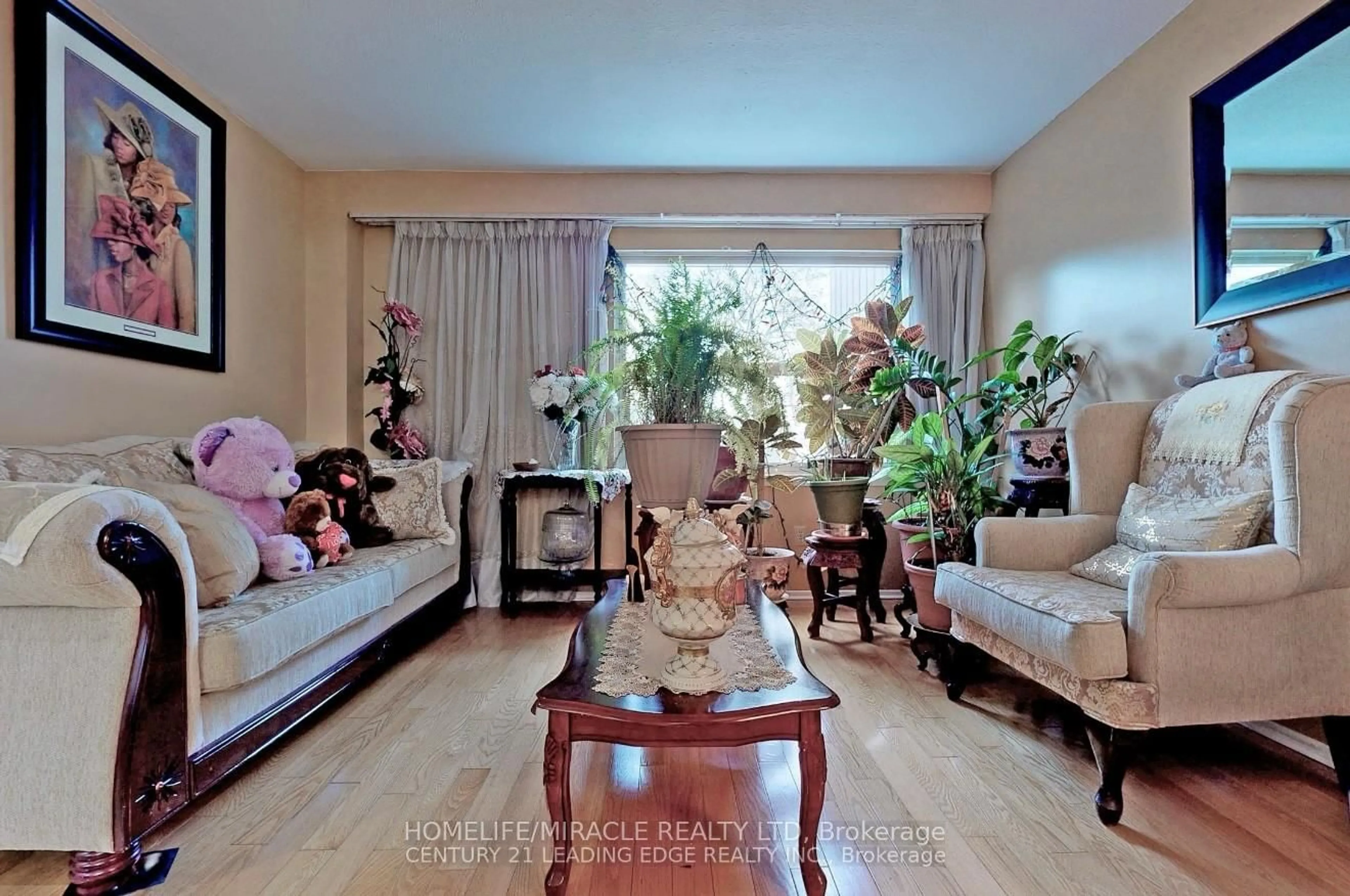 Living room with furniture, unknown for 28 Scotney Grve, Toronto Ontario M1B 2S4