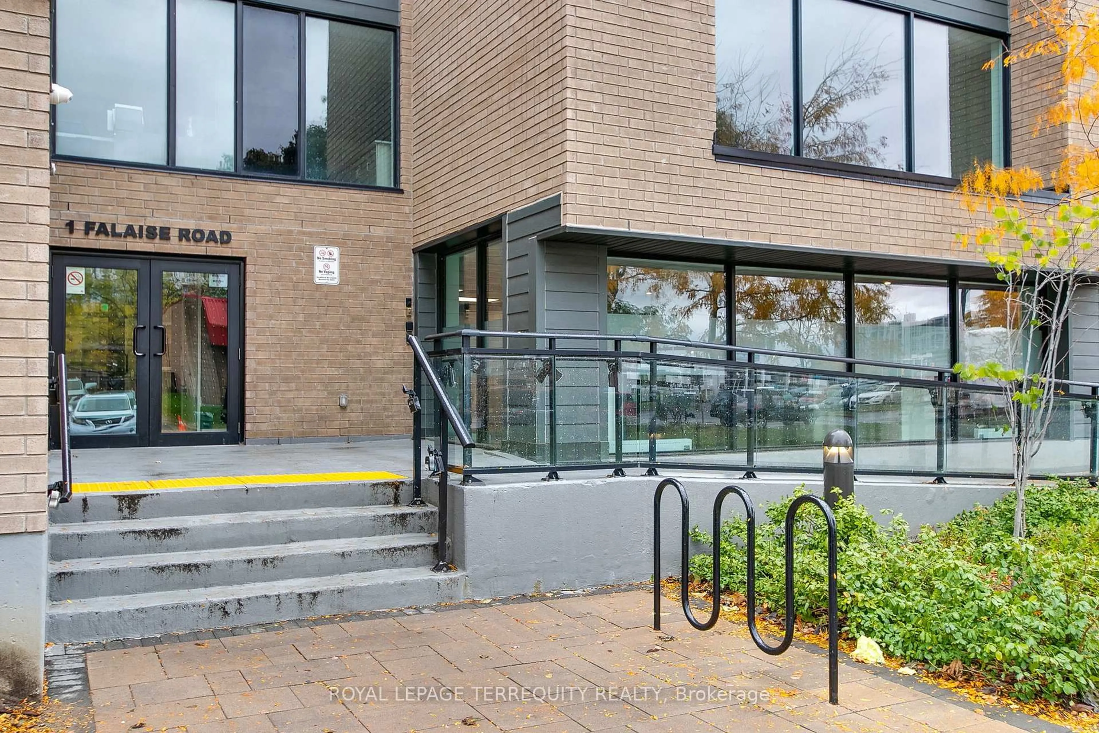 Indoor foyer for 1 Falaise Rd #318, Toronto Ontario M1E 0B9