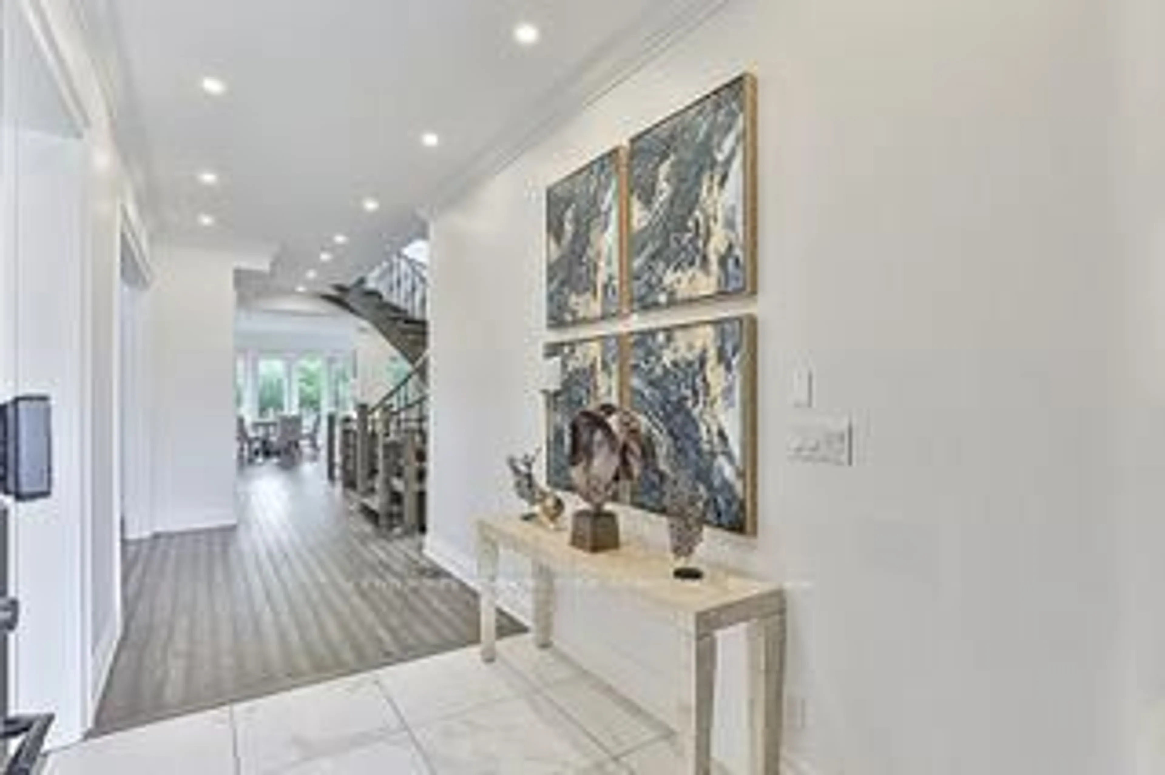 Indoor foyer for 43 Buena Vista Ave, Toronto Ontario M1S 1J3