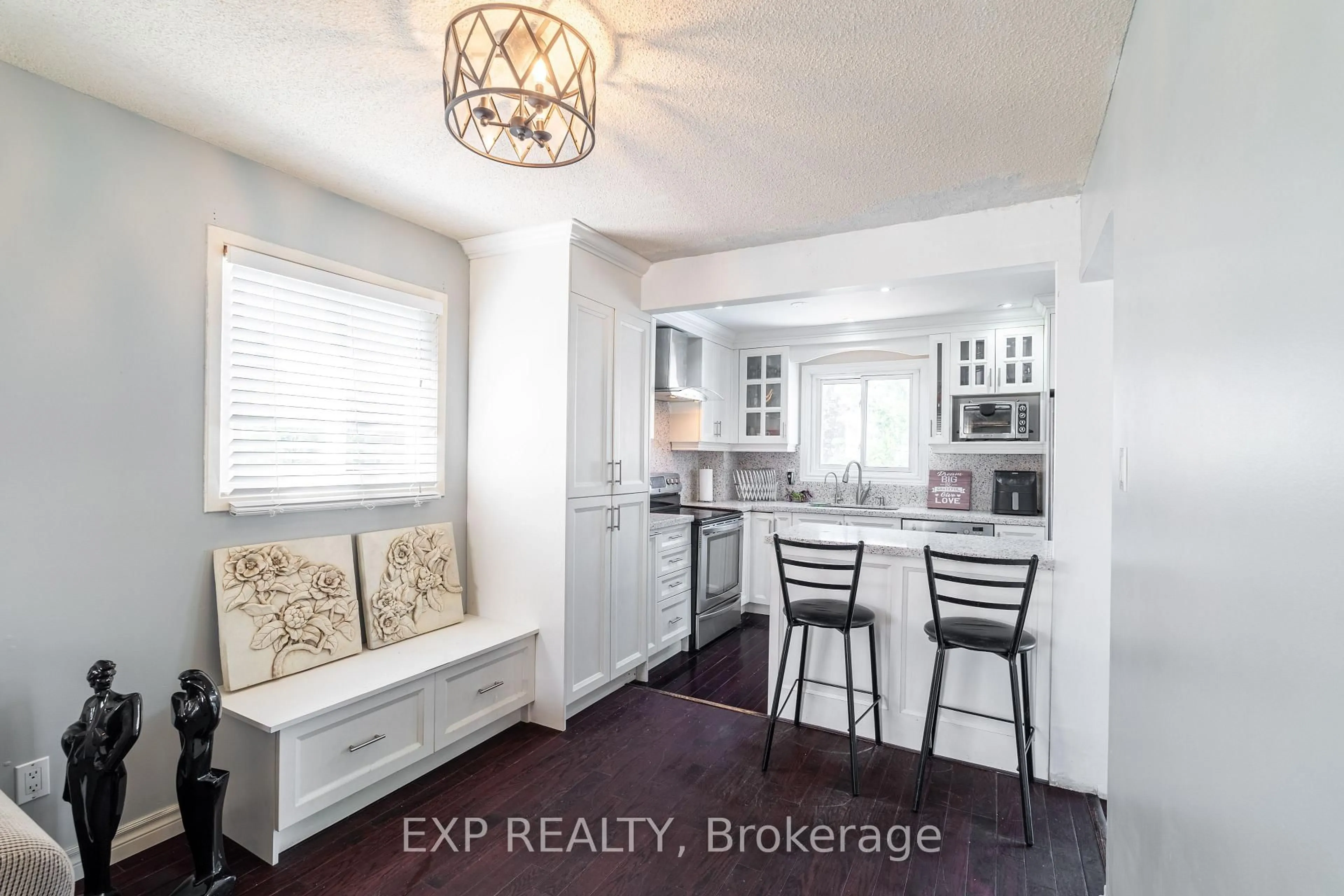 Open concept kitchen, ceramic/tile floor for 12 Empson Crt, Ajax Ontario L1S 3Y3