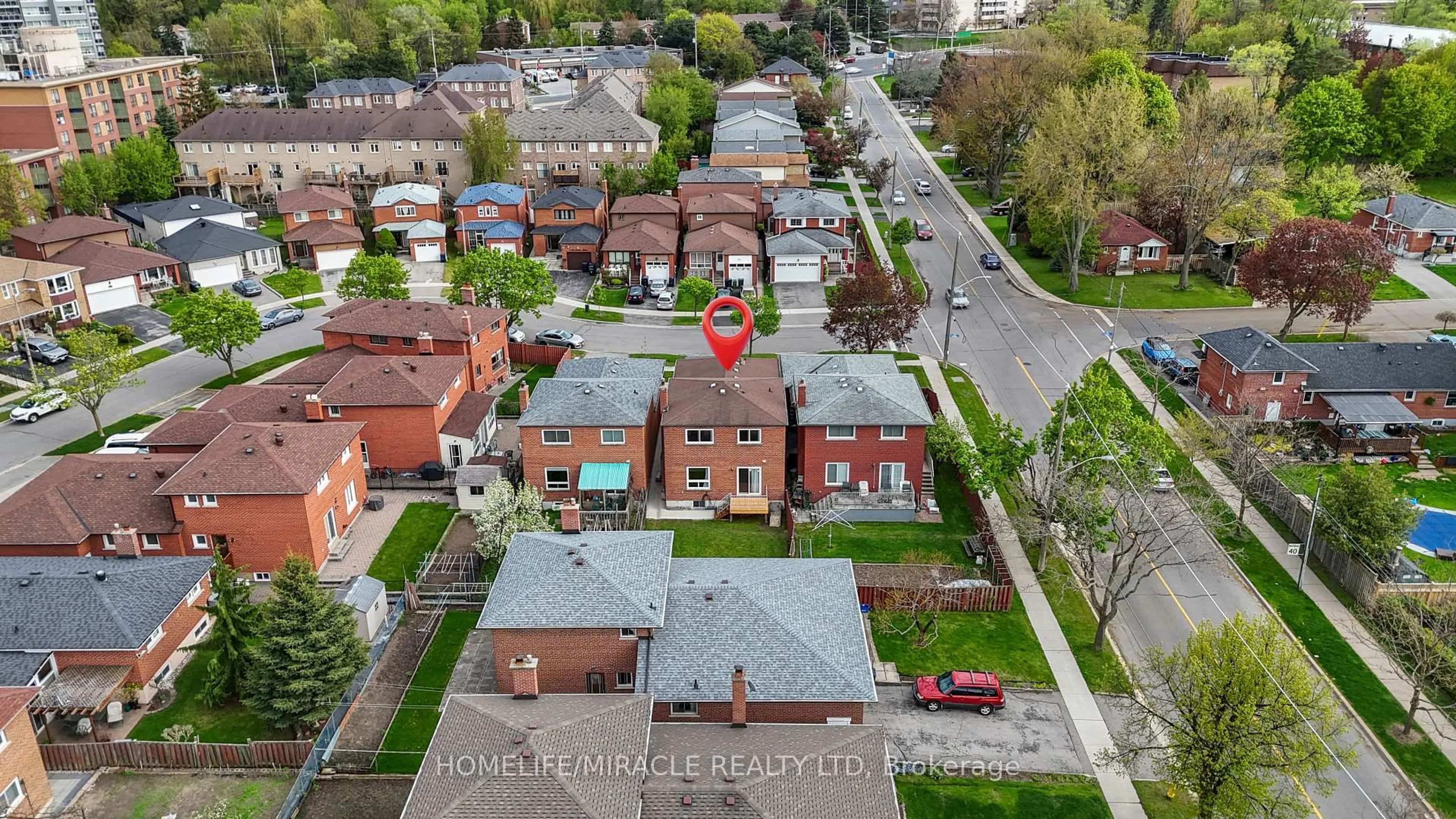 A pic from outside/outdoor area/front of a property/back of a property/a pic from drone, street for 4 Greendowns Dr, Toronto Ontario M1M 2G7