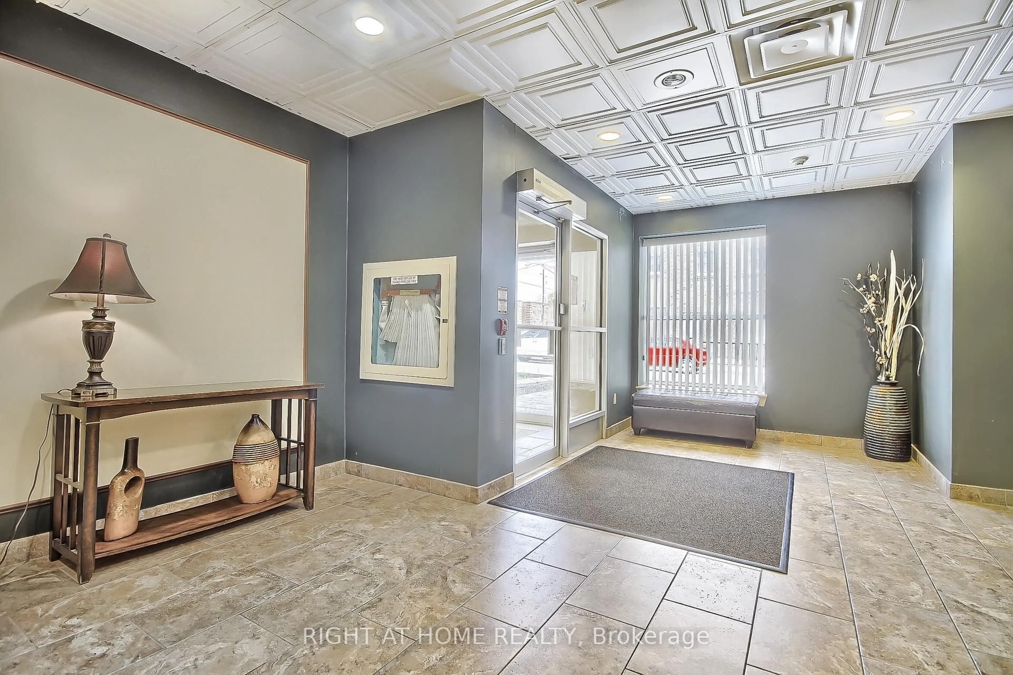 Indoor foyer for 955 O' Connor Dr #206, Toronto Ontario M4B 2S7