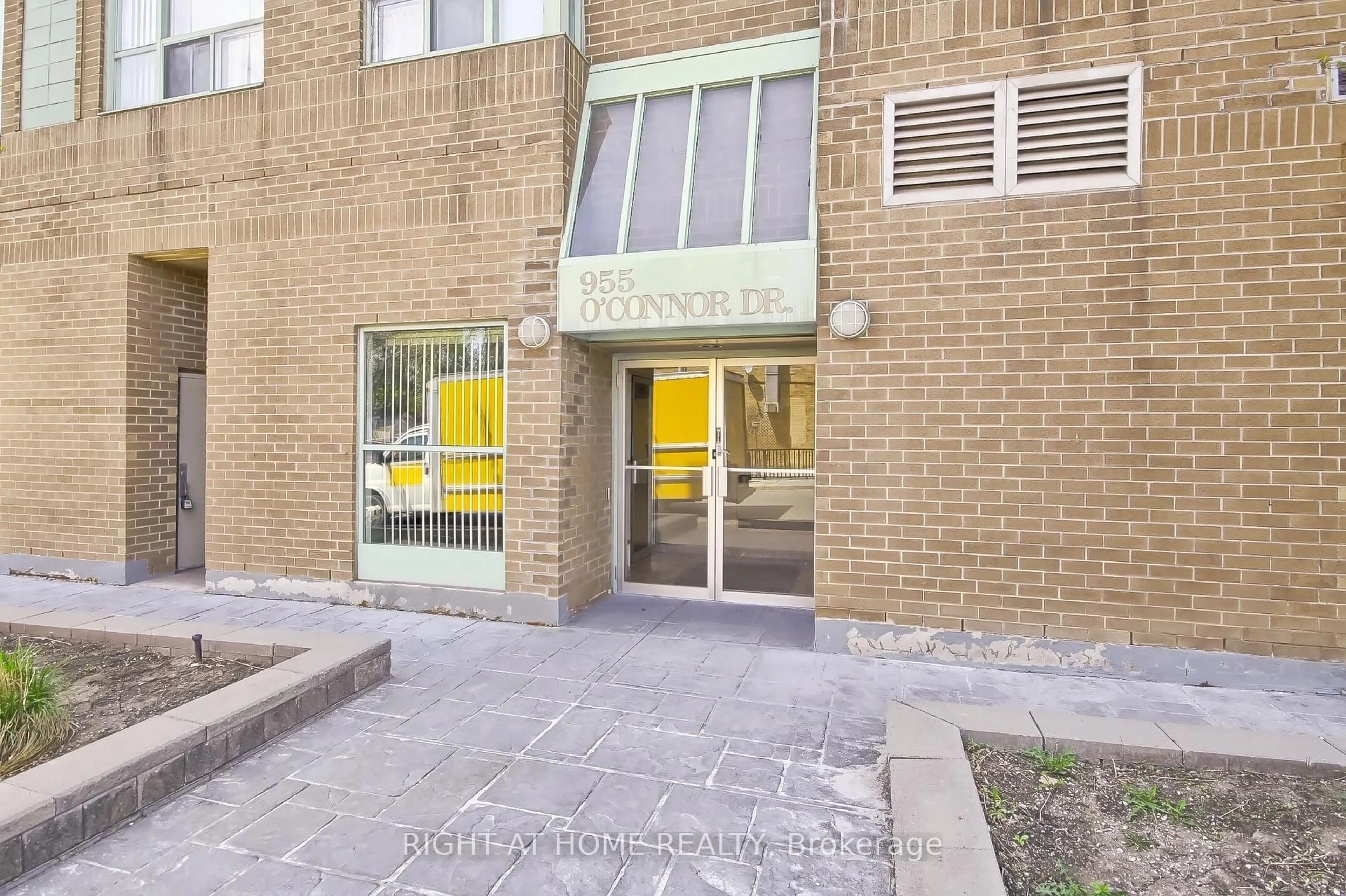Unknown for 955 O' Connor Dr #206, Toronto Ontario M4B 2S7