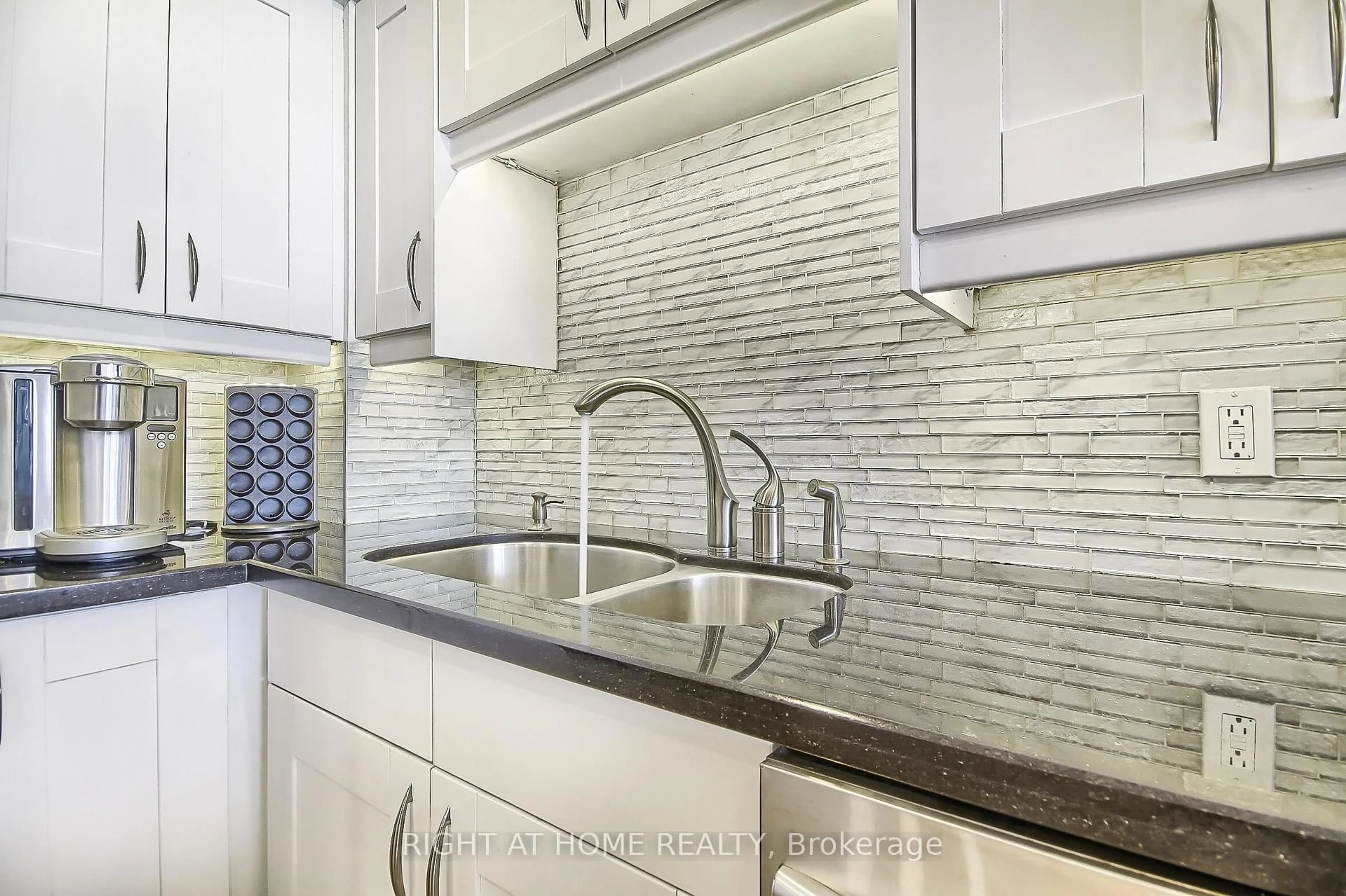 Standard kitchen, ceramic/tile floor for 955 O' Connor Dr #206, Toronto Ontario M4B 2S7